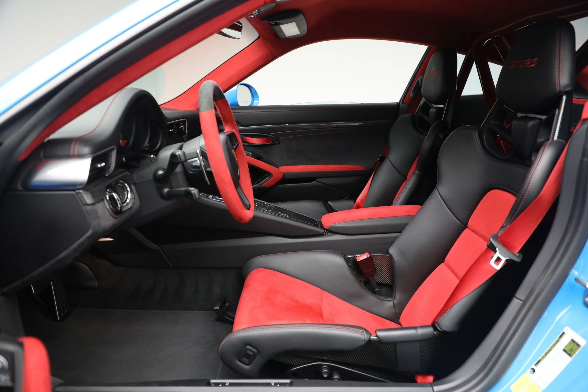 mph013_3756273737_Used_2018_Porsche_911_GT_2_RS_000c0d4a6a