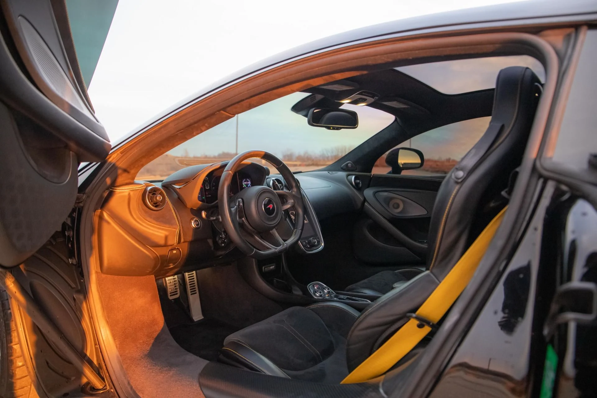 mph013_3757357593_Used_2017_Mc_Laren_570_GT_1773252830_fbe7f9e97b