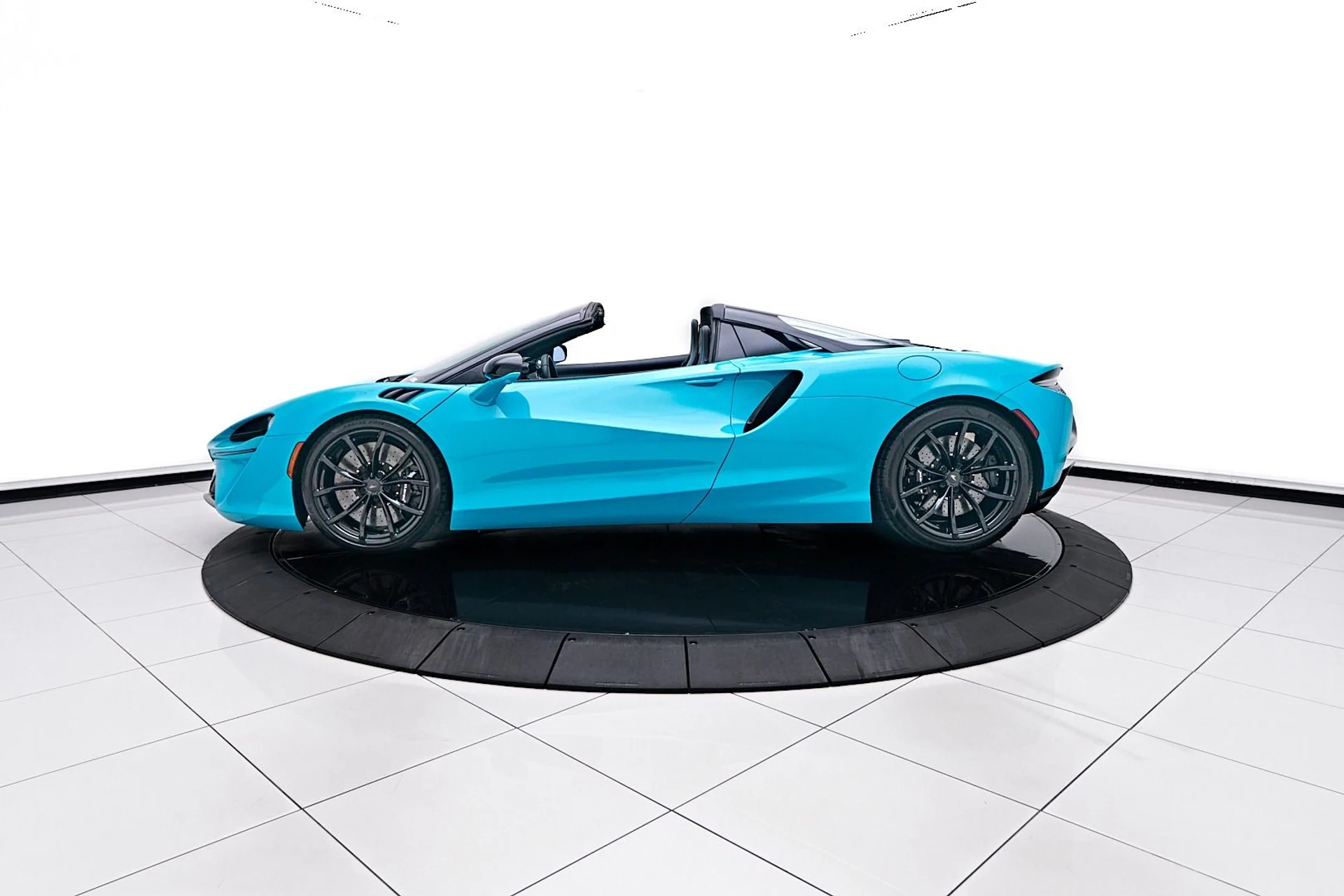 mph013_3757375276_Used_2025_Mc_Laren_Artura_Tech_Lux_1756245195_16bee686cd