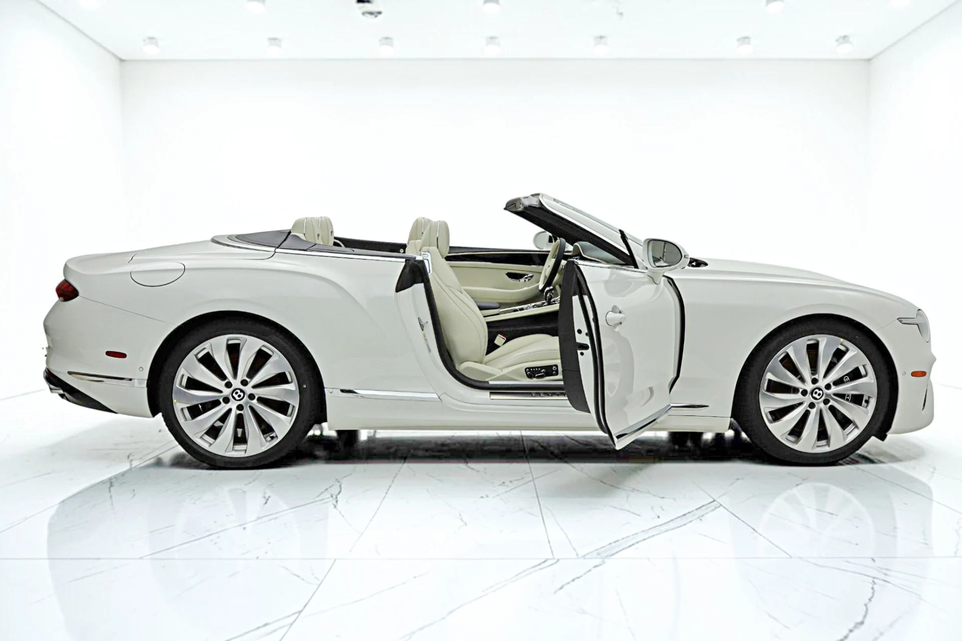 mph013_375770508_New_2026_Bentley_Continental_GTC_d7a223f031