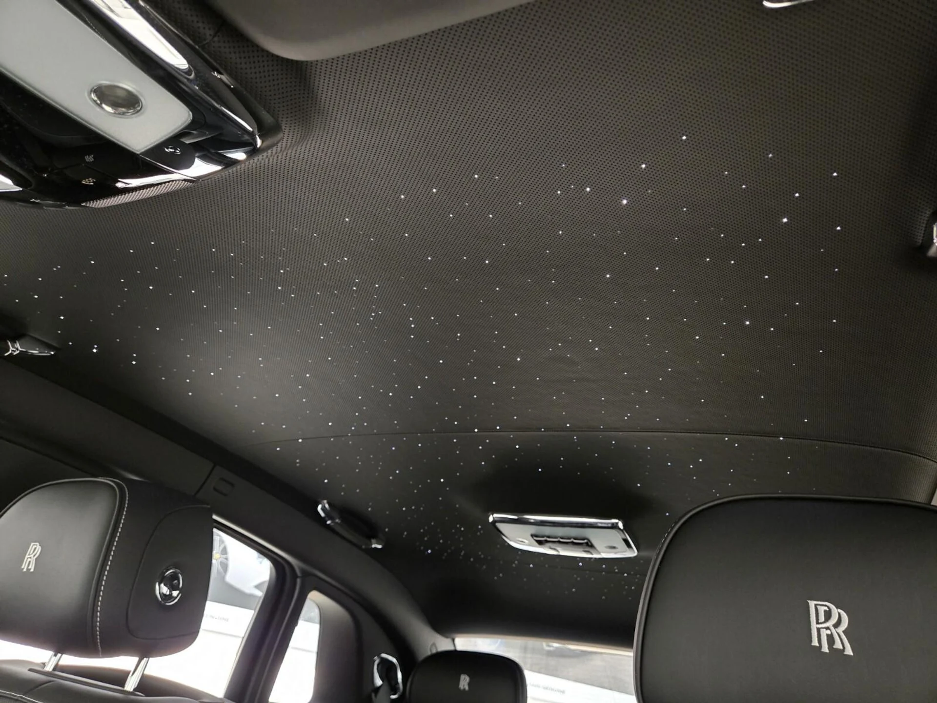 mph013_3761448010_Used_2025_Rolls_Royce_Ghost_1777356180_ab16eac9bd