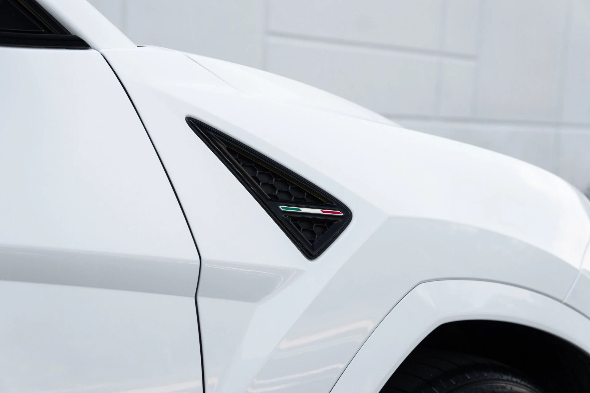 mph013_3762857376_Used_2022_Lamborghini_Urus_1778780626_7263674306
