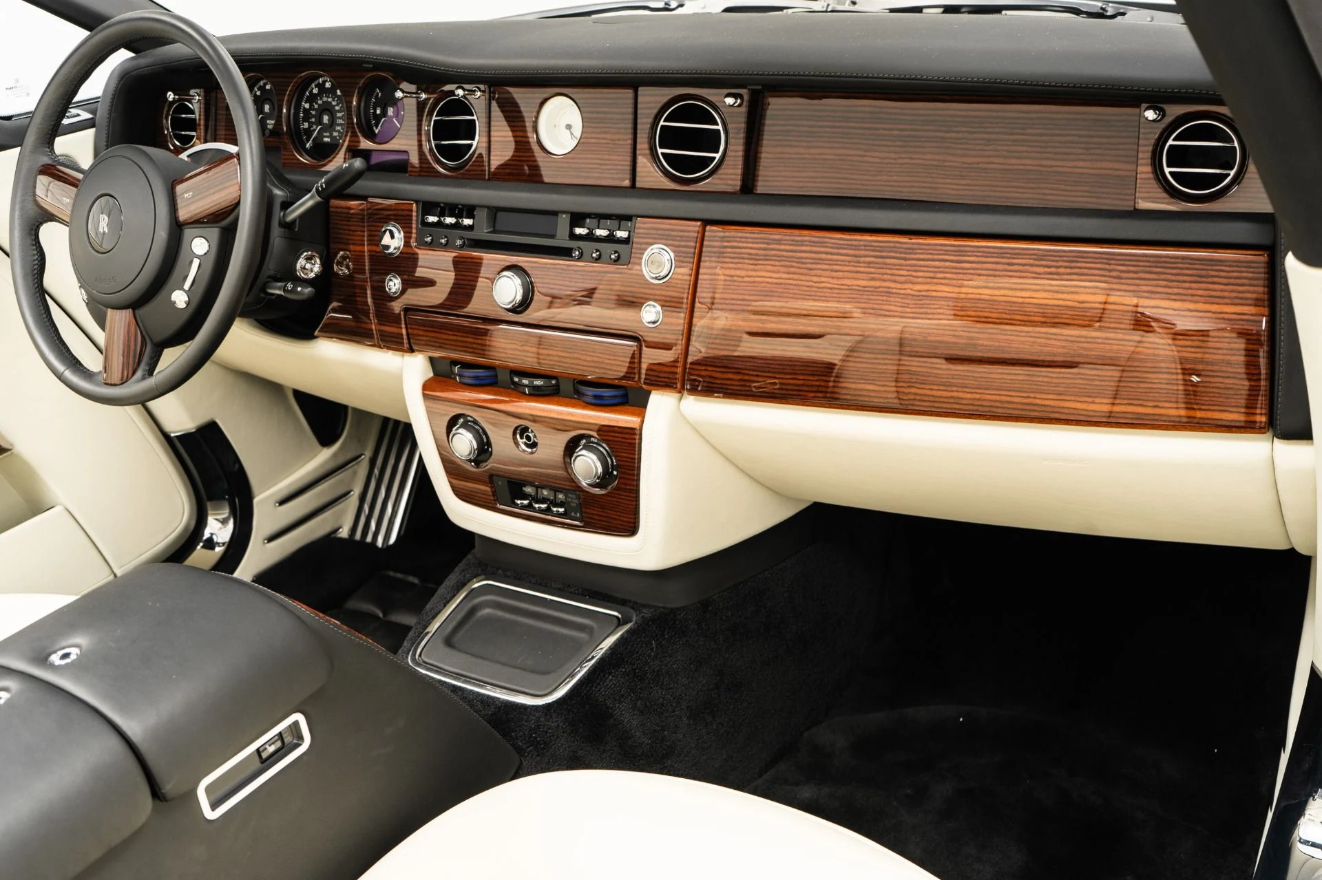 mph013_3763475450_Used_2008_Rolls_Royce_Phantom_Drophead_Coupe_Teak_Decking_Stainless_Bonnet_1780339567_b3f59c4dc6