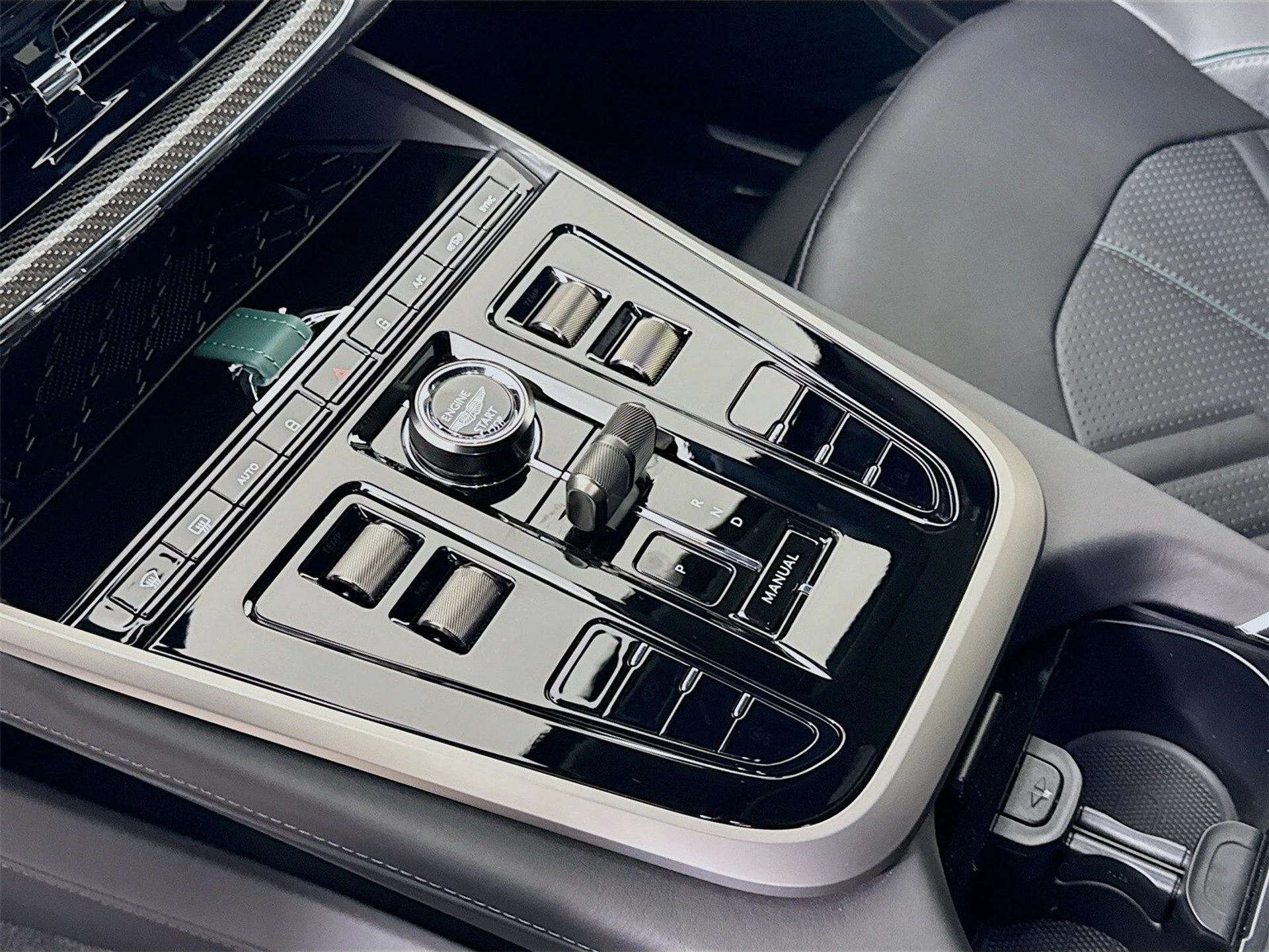 mph013_376715004_be28914c7dc9d0083a5e51b826828a38x_ef4149f466