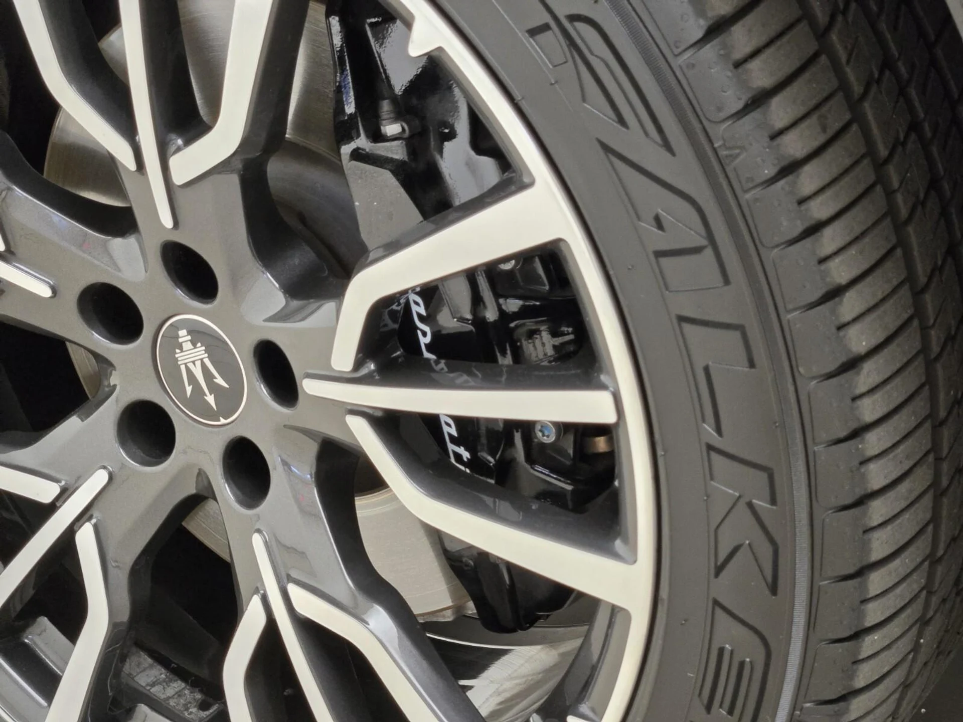 mph013_3767268634_Used_2023_Maserati_Grecale_GT_1763104529_72f2cb4cd9