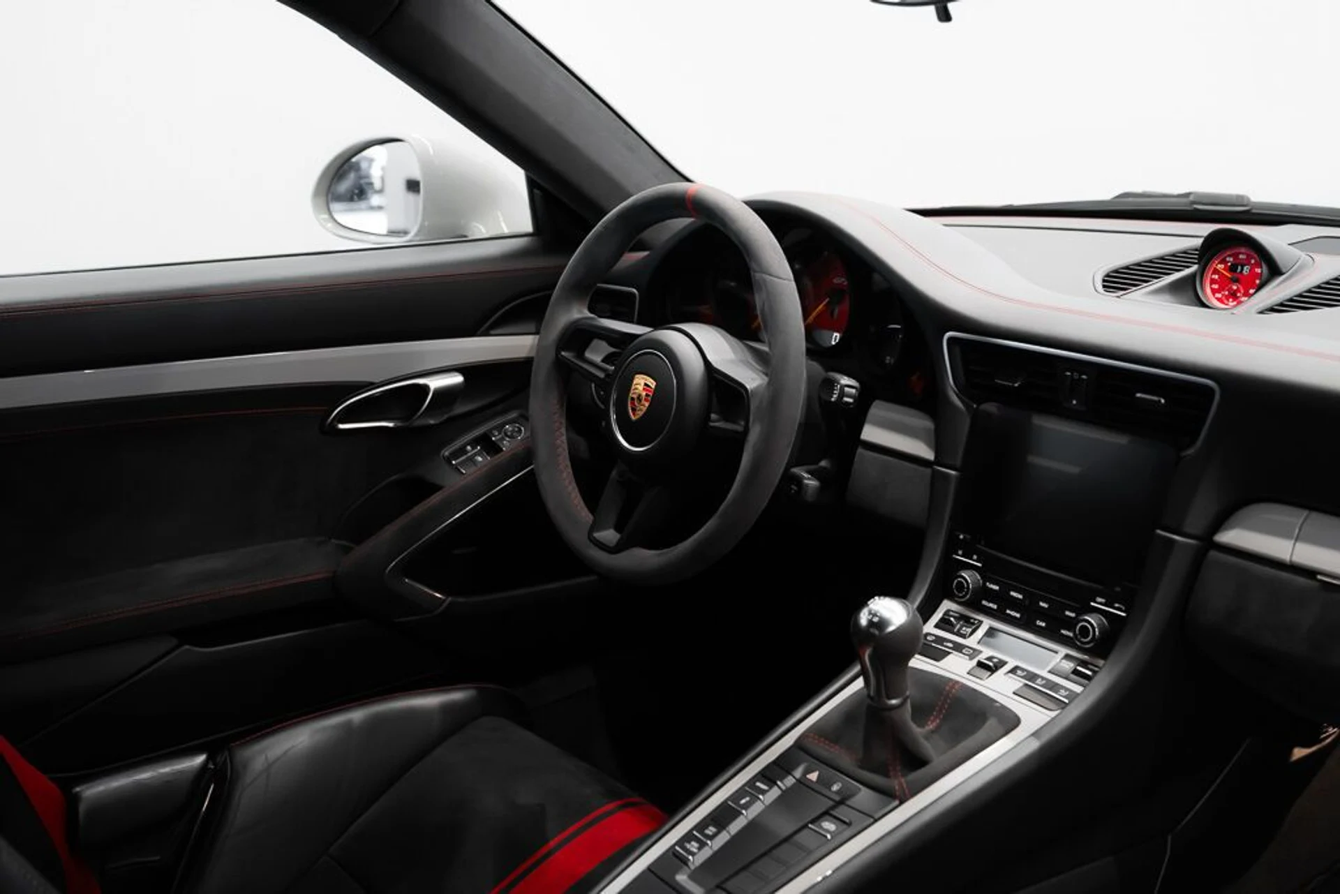 mph013_3781243284_porsche_911_2018_jpg_v_1773863537_d5c3f6af50