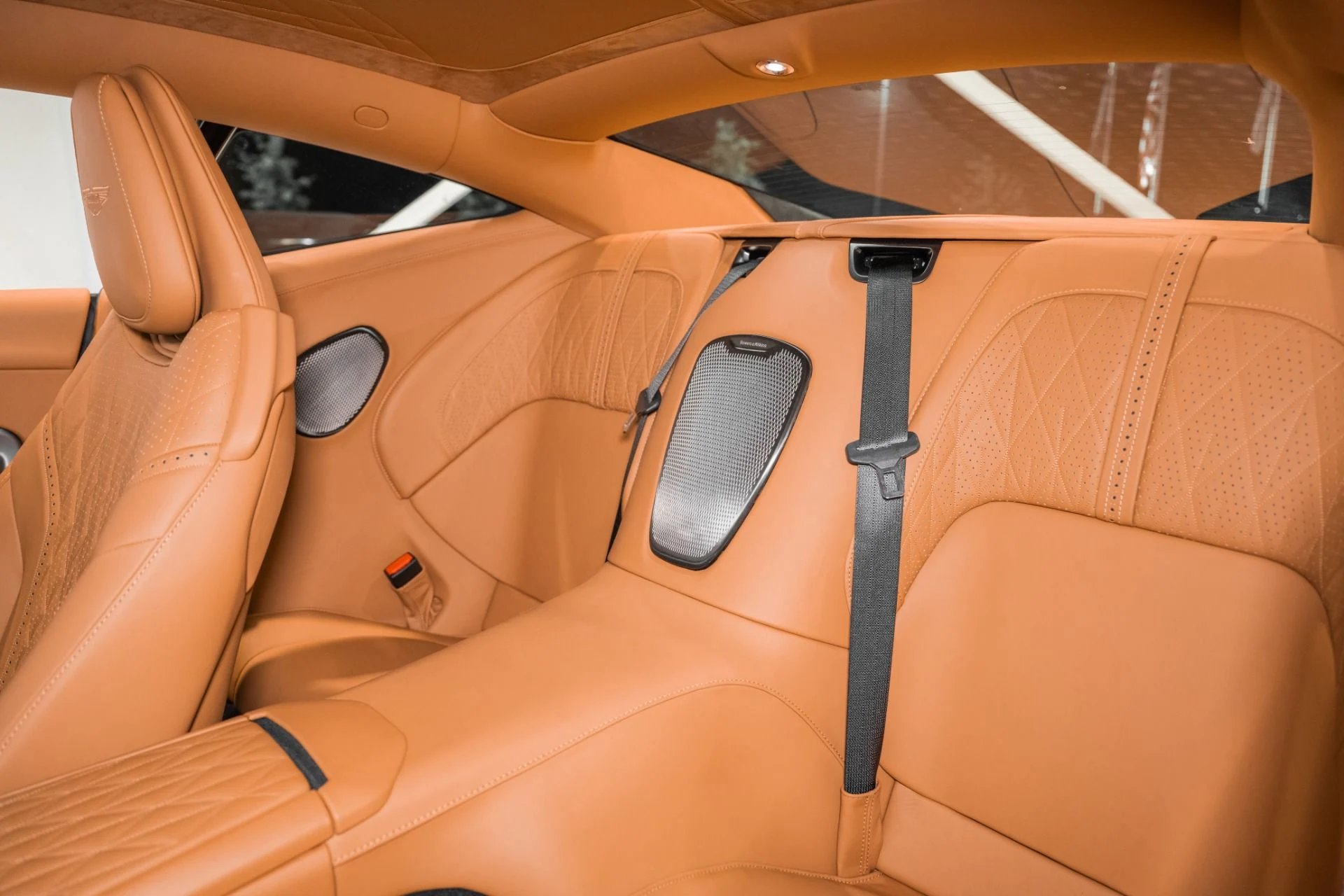 mph013_3781316989_Used_2024_Aston_Martin_DB_12_V8_COUPE_1784304834_1214f401e5