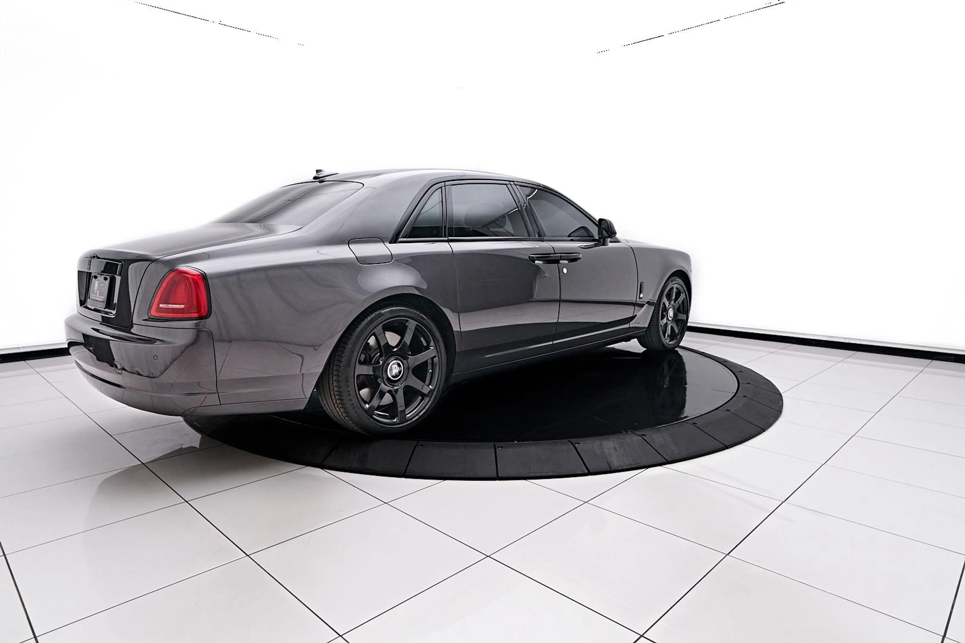 mph013_3793282932_Used_2017_Rolls_Royce_Ghost_Base_1743559500_4cadfde861