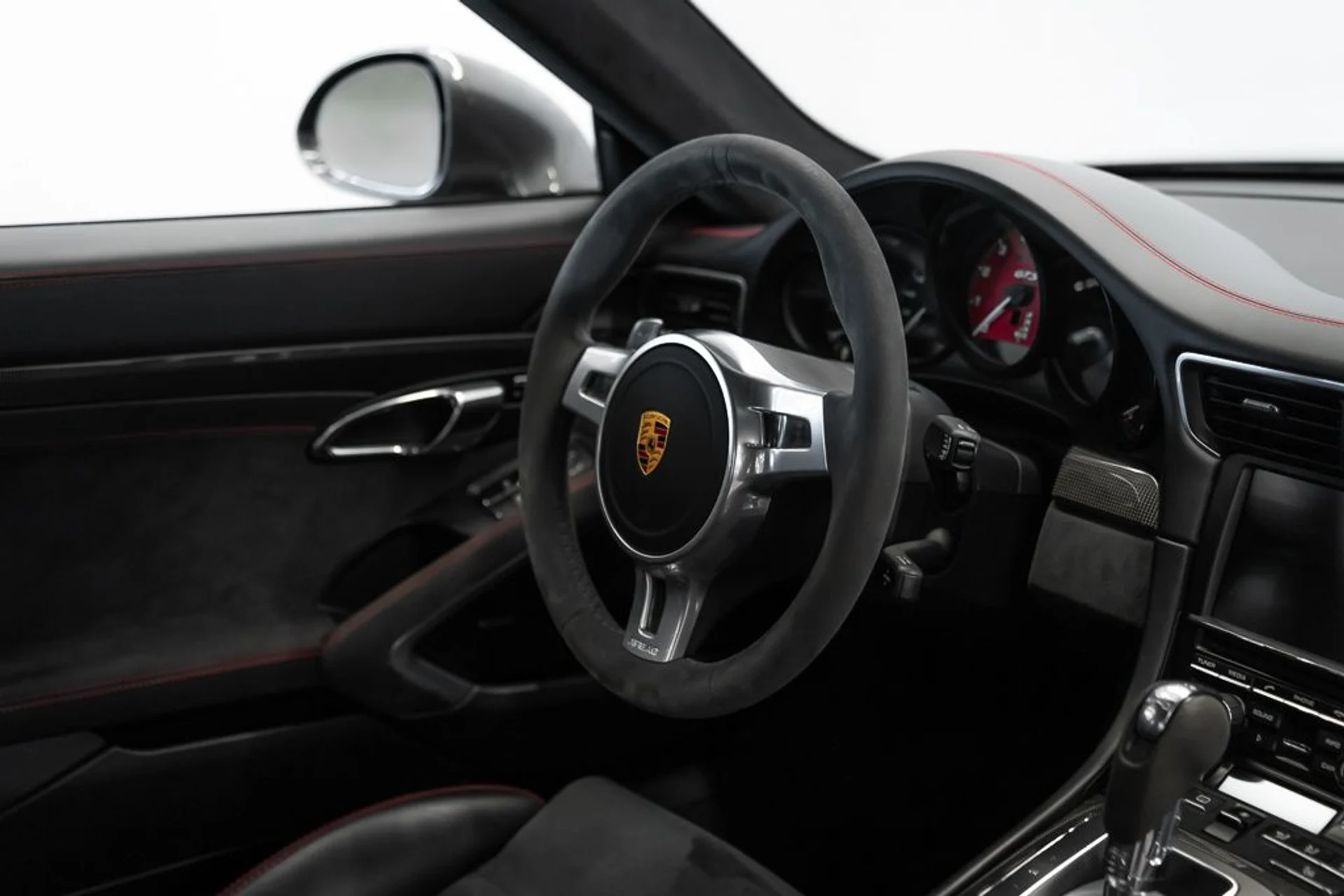 mph013_3795075810_porsche_911_carrera_2016_jpg_v_1762784075_6028375f47