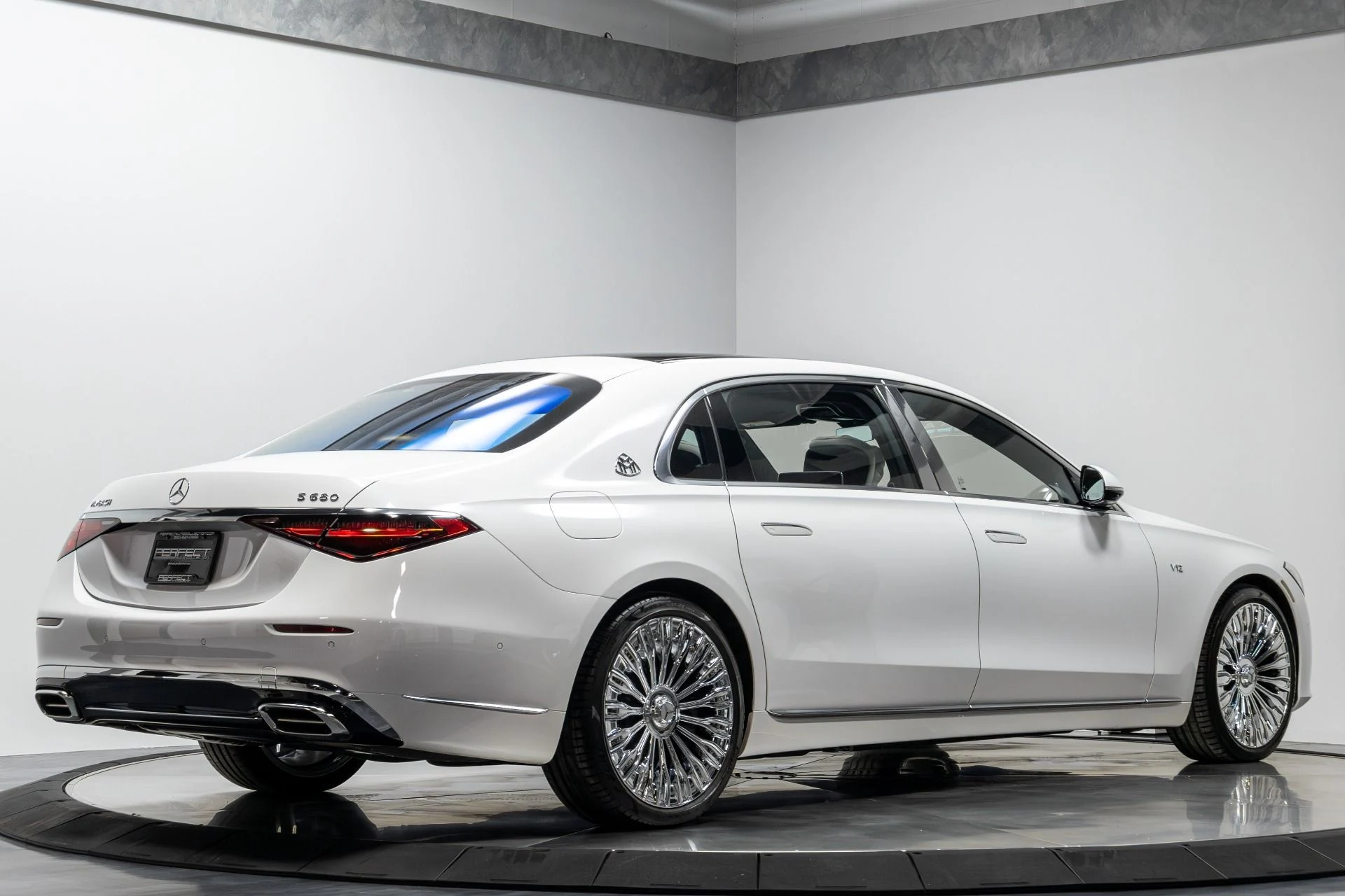 mph013_3796169851_Used_2024_Mercedes_Benz_S_Class_Maybach_S_680_4_MATIC_1766186559_69d90d9441