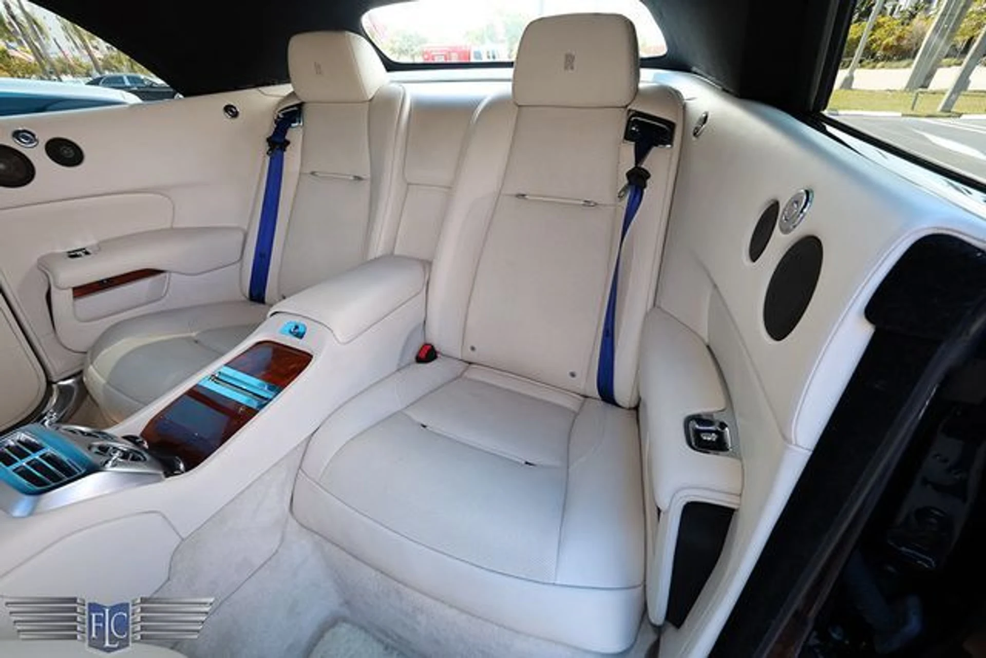 mph013_3796625484_used_2016_rolls_royce_dawn_2drconvertible_6305_22995256_18_640_d930b63206