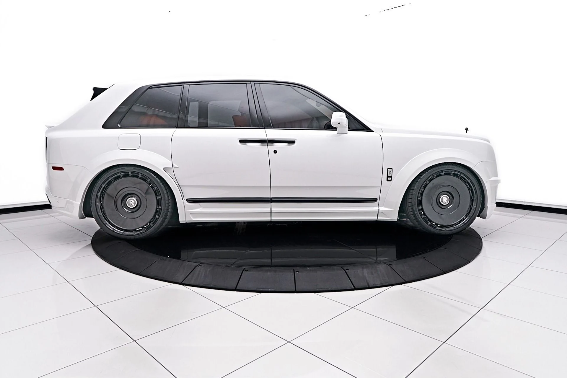 mph013_3798808546_Used_2024_Rolls_Royce_Cullinan_Base_1744916033_351596ffcc