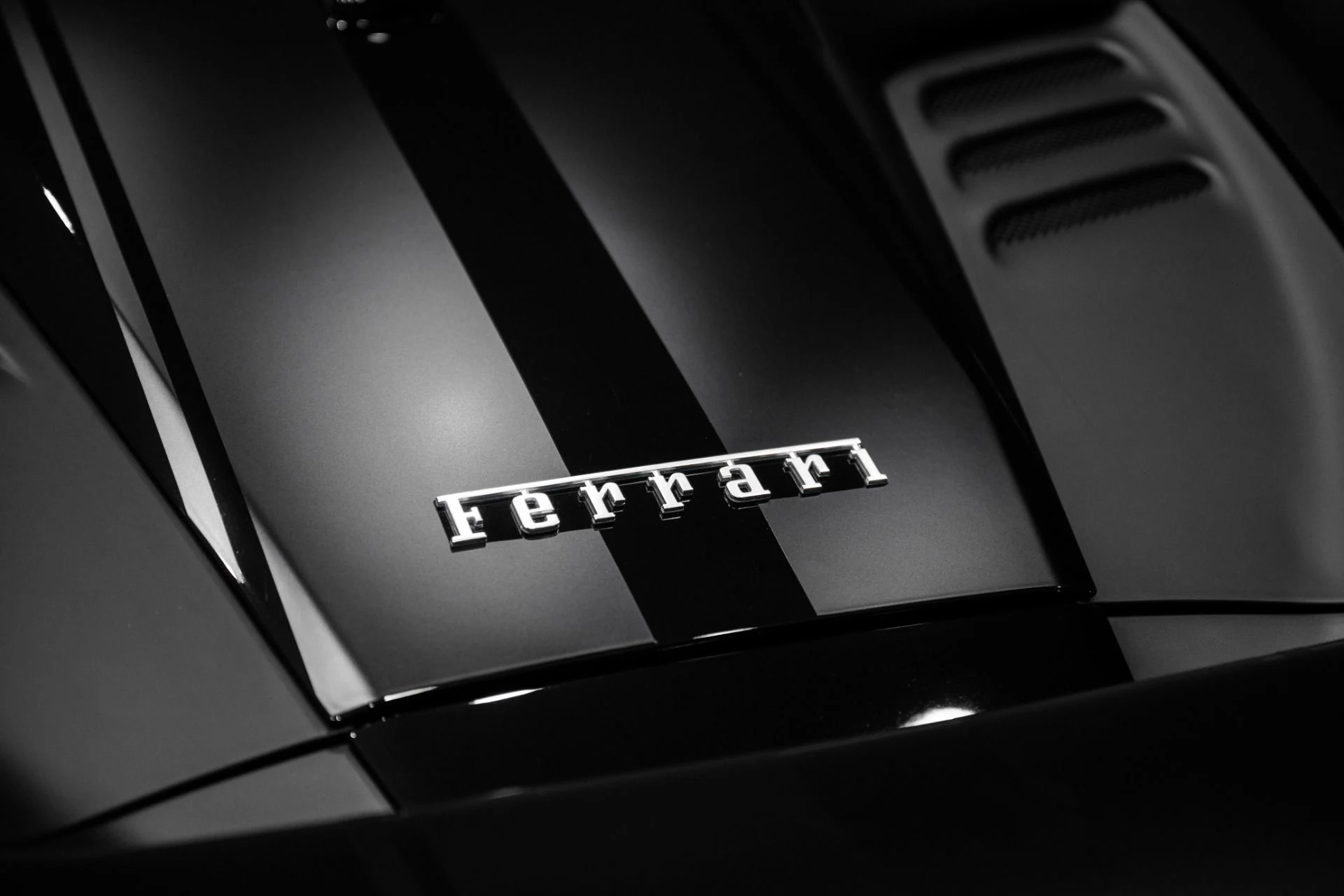 mph013_3799159144_Used_2021_Ferrari_F8_Spider_1788191759_f0501cb55e