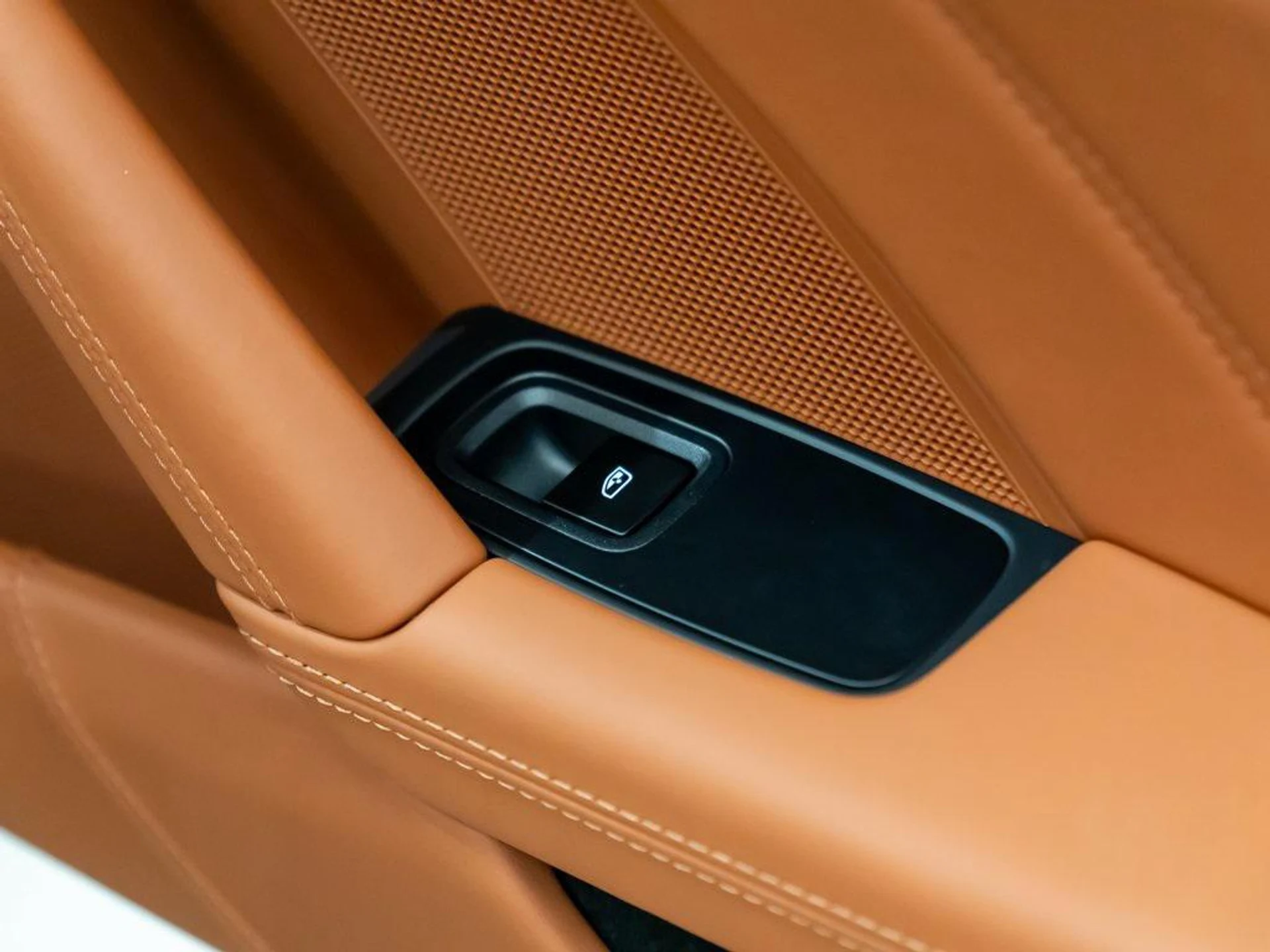 mph013_3801571060_b59_qy_Pa02m_E_Evm_Wd_Um_OGQE_5_Qs_fa5bc8a25d