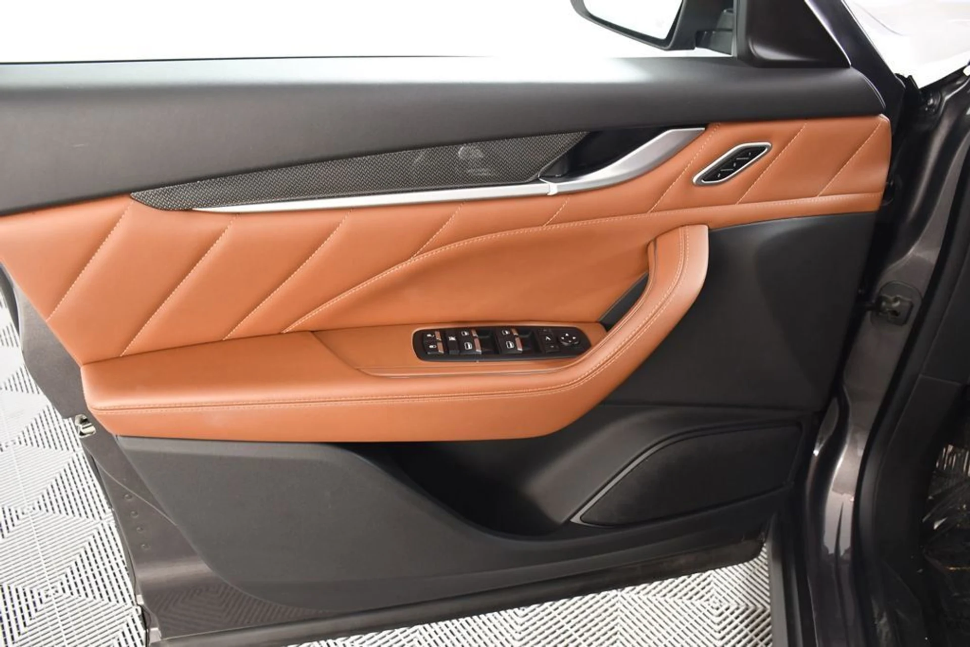 mph013_3802095085_75c9a5d37bf54f7d8b3744a6f186ef67_30edf3d9de