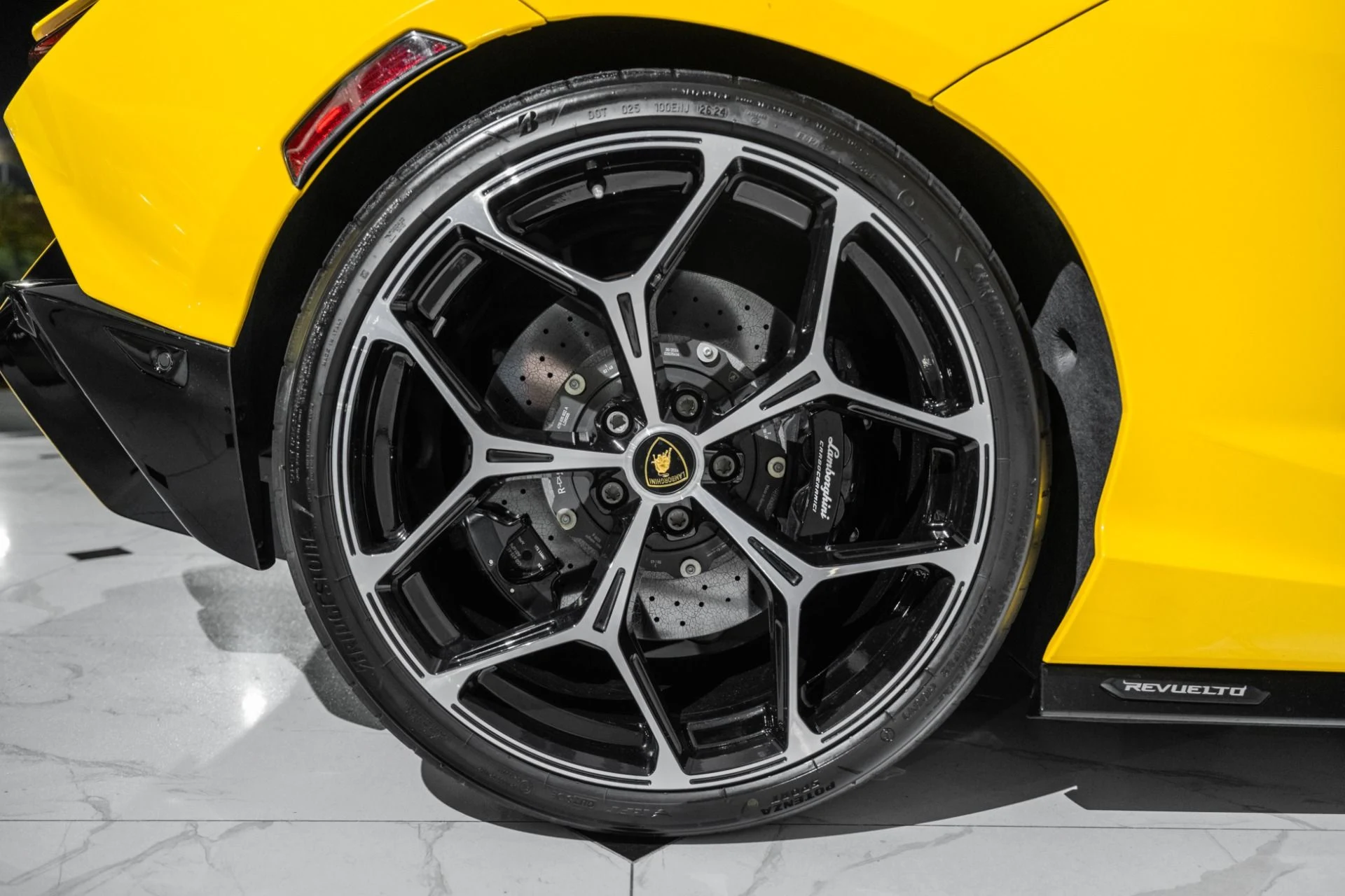 mph013_3808361664_Used_2024_Lamborghini_Revuelto_1760974364_b0c0d0b82e