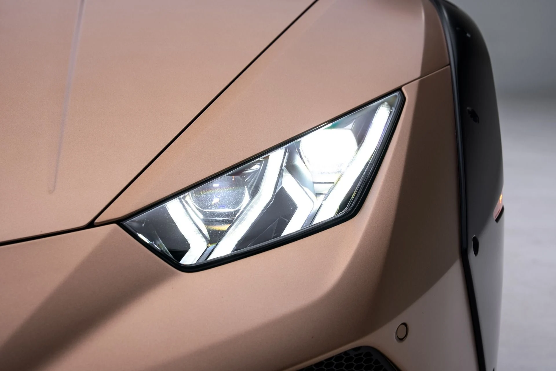 mph013_3814205119_Used_2024_Lamborghini_Huracan_Sterrato_1774458866_1006342751