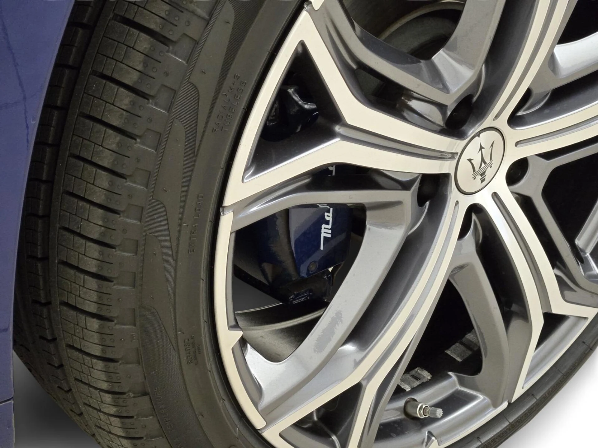 mph013_3818956723_Used_2022_Maserati_Levante_GT_1753425536_5d2c856de3