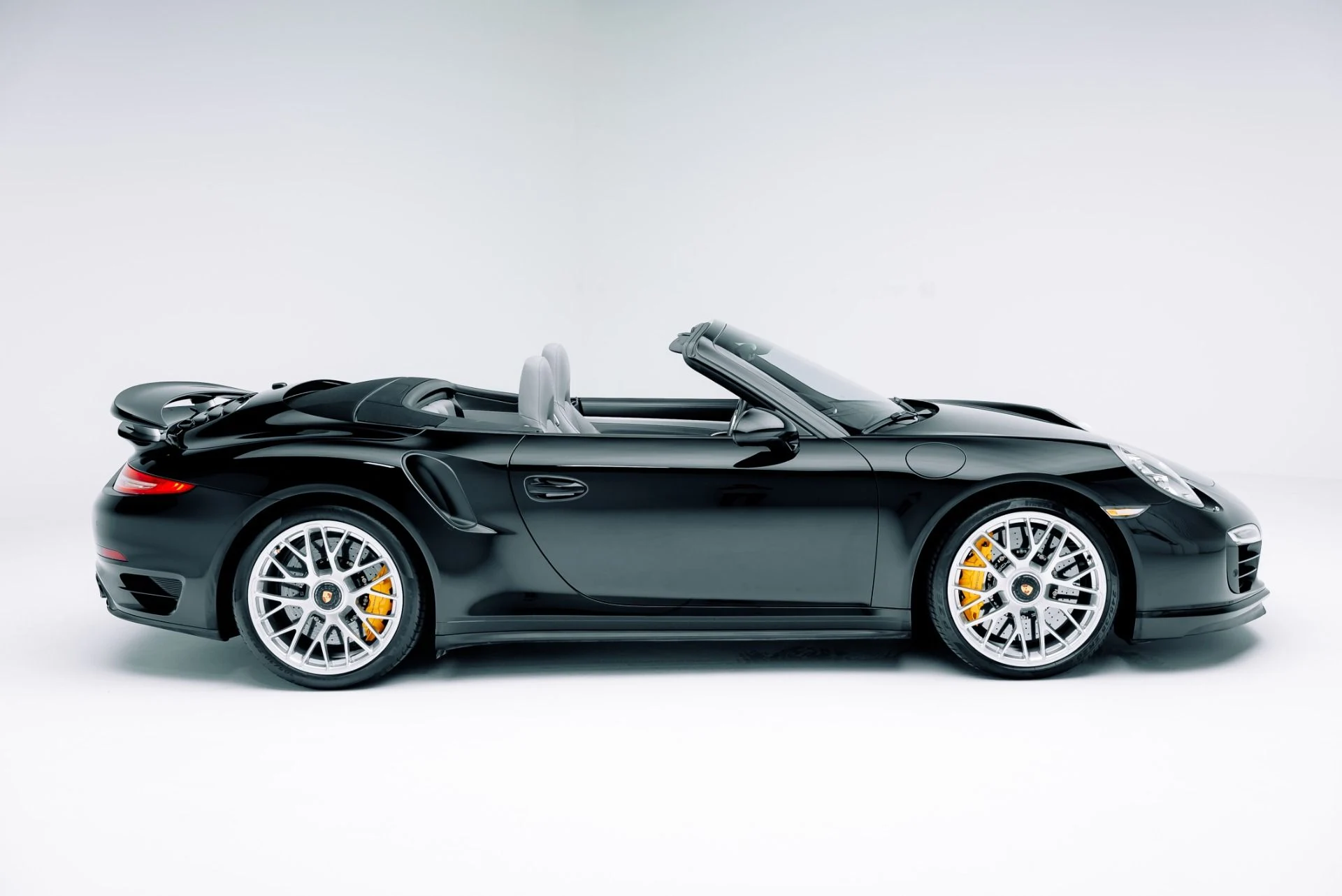 mph013_3821584655_Used_2014_Porsche_911_Turbo_S_1764615222_00dfbcecf4