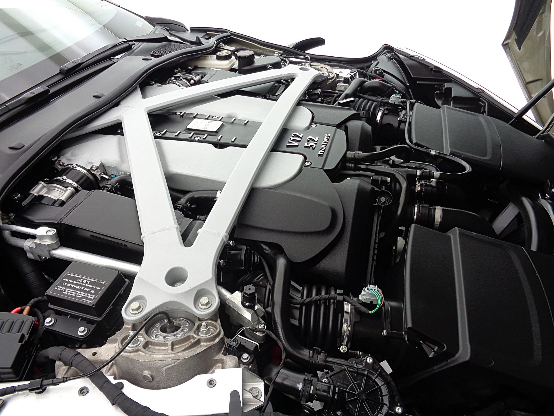 mph013_3821884306_Used_2018_Aston_Martin_DB_11_V12_Coupe_cd52a83e96