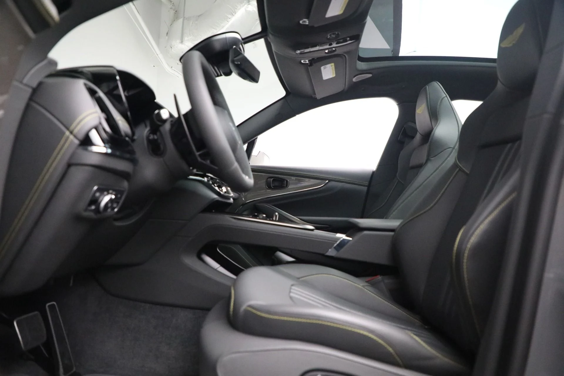 mph013_382476426_Used_2025_Aston_Martin_DBX_707_707_d074008bc5