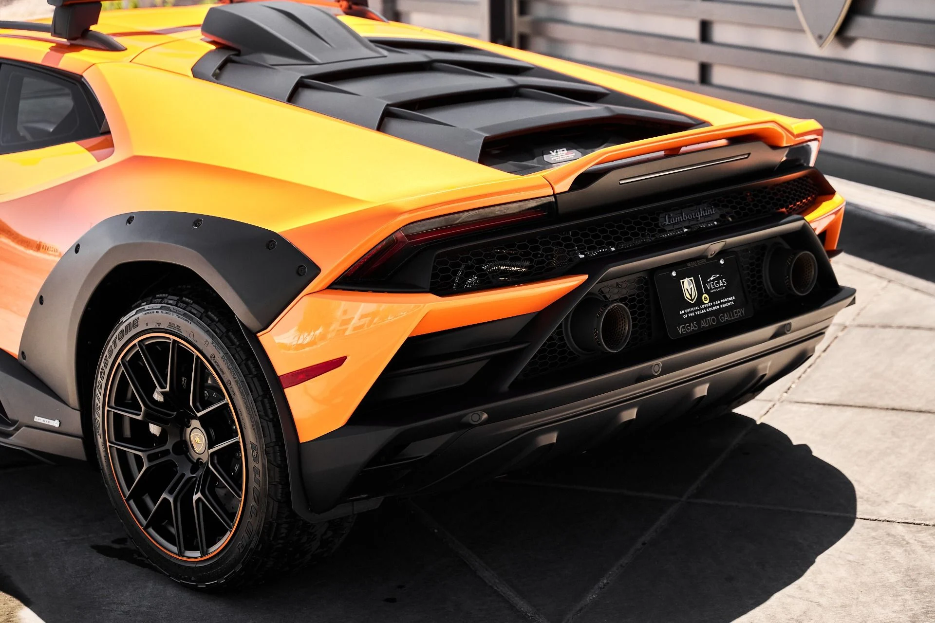 mph013_3829973809_Used_2023_Lamborghini_Huracan_Sterrato_Base_1776823400_cf6ddbe016