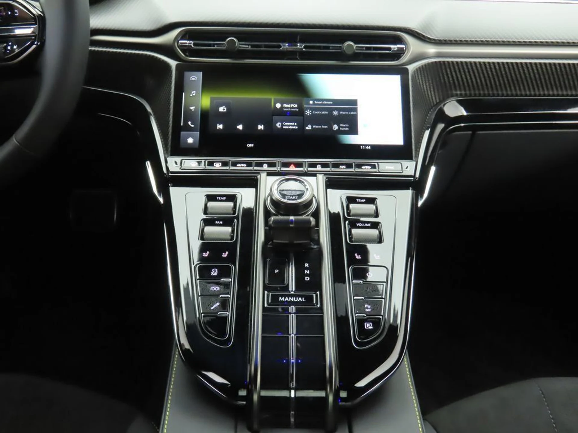 mph013_3830527261_used_2025_aston_martin_vantage_coupe_8119_22966347_14_1024_c61f481394