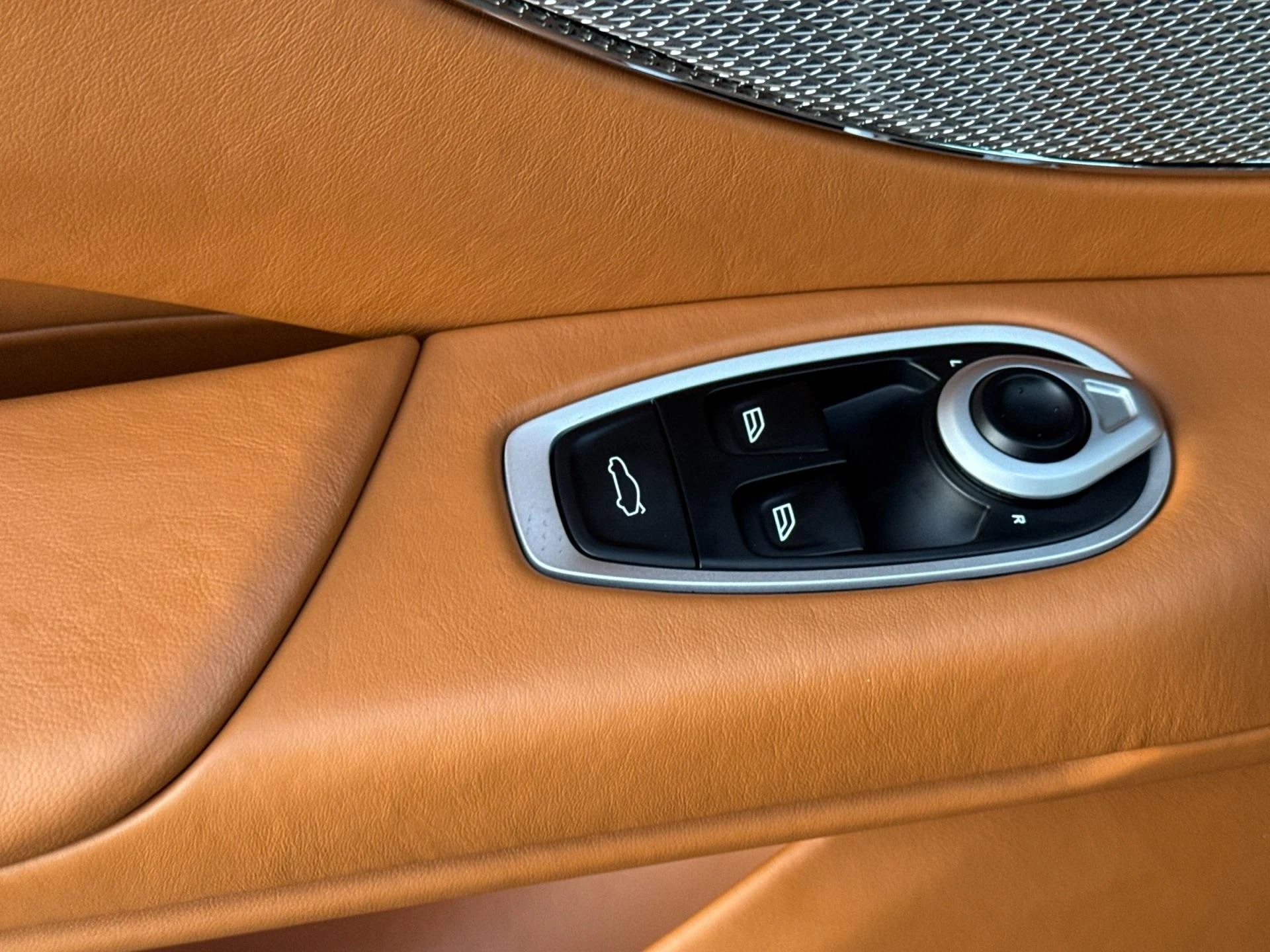 mph013_3832610408_New_2026_Aston_Martin_Vantage_S_1767971570_fe5761f968