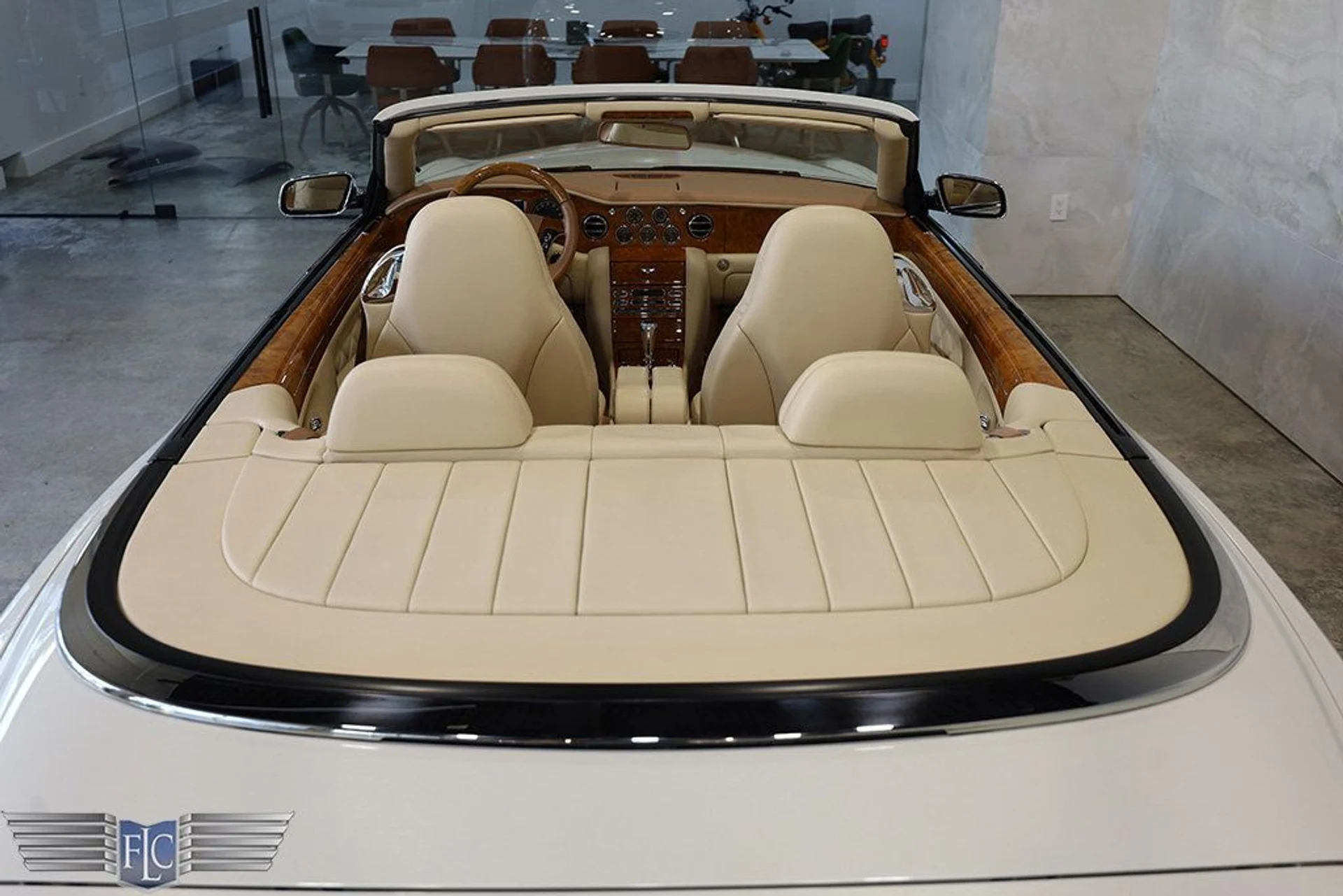 mph013_3839945896_used_2010_bentley_azure_tconvertible_9689_22574902_14_1024_65f3b3ff9e