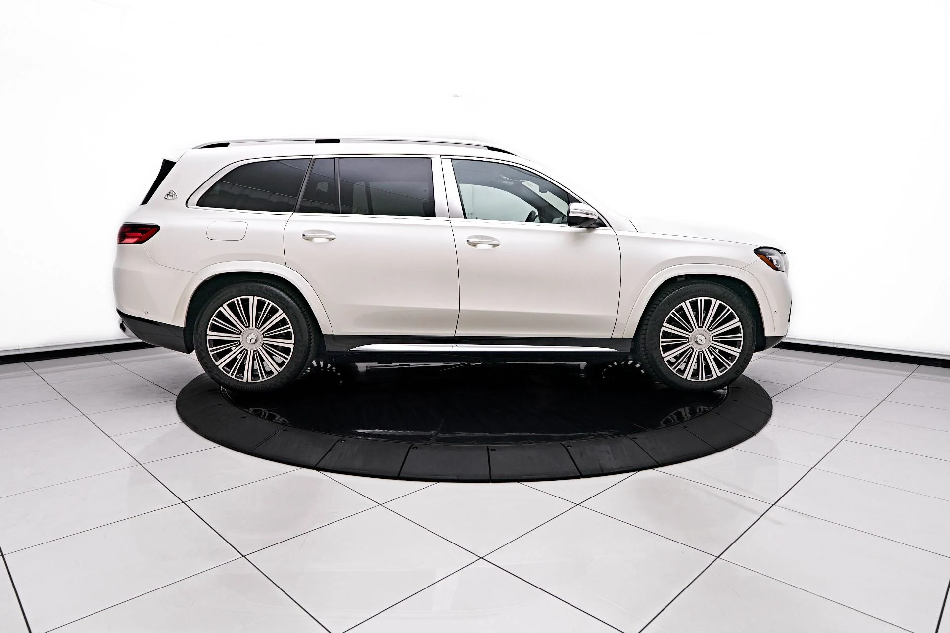 mph013_3840677108_Used_2024_Mercedes_Benz_GLS_Maybach_GLS_600_1754358842_892d29f314