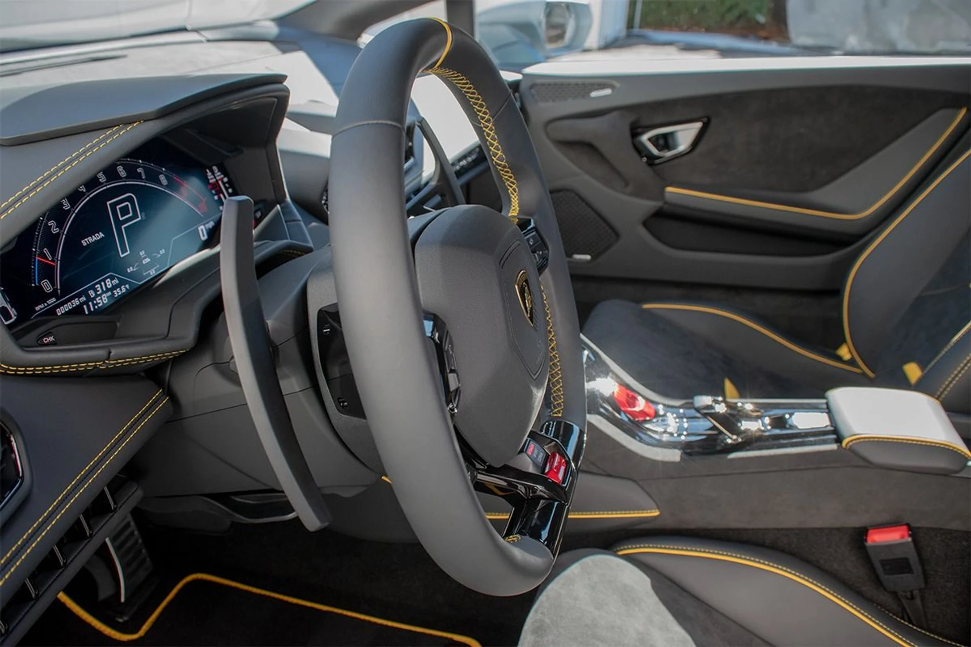 mph013_3844062994_Used_2024_Lamborghini_Huracan_Tecnica_1736524085_4c79ce50b5