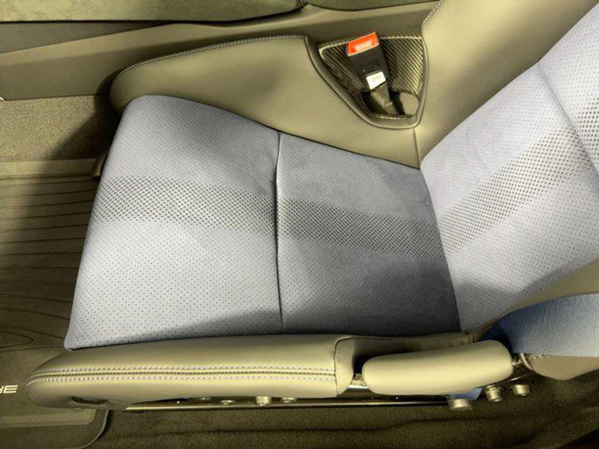 mph013_3845529268_W_Au33err_Zf_SE_8vw2m0_Ico69s_W9_I_b91194a59c