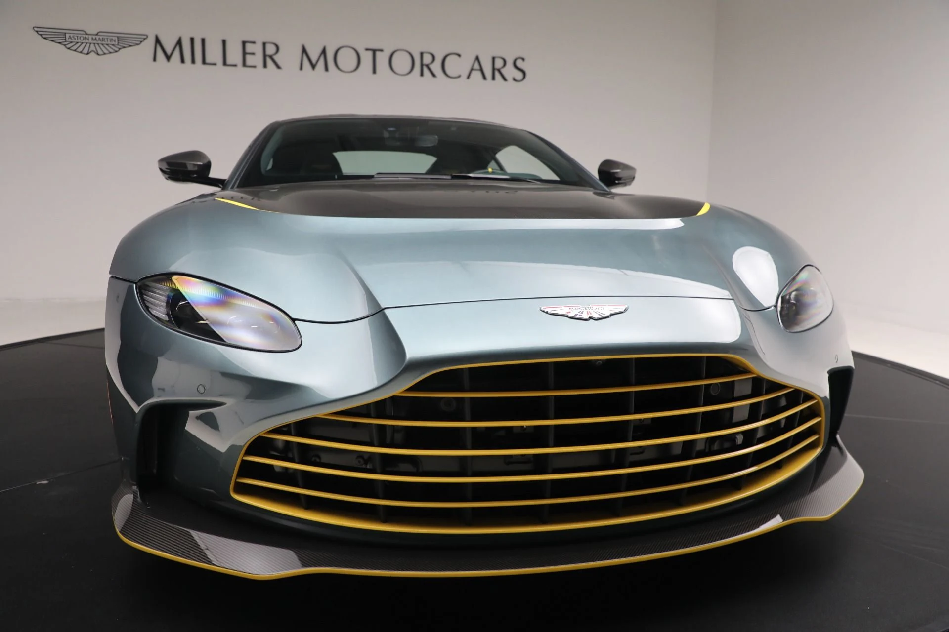 mph013_3858004098_Used_2023_Aston_Martin_Vantage_V12_27a60e7bfb