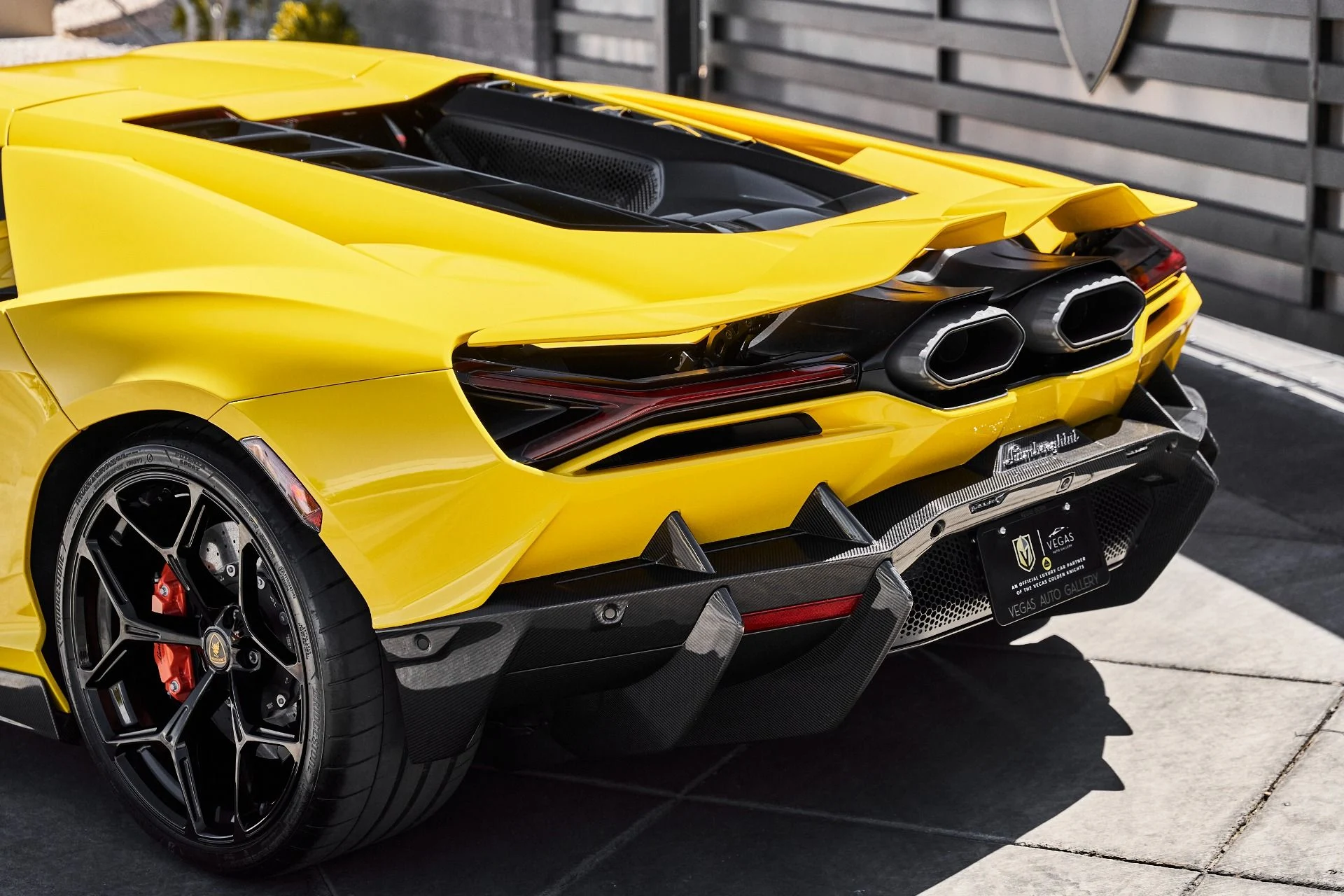 mph013_3858214310_Used_2025_Lamborghini_Revuelto_Base_1780084747_ffa0503204