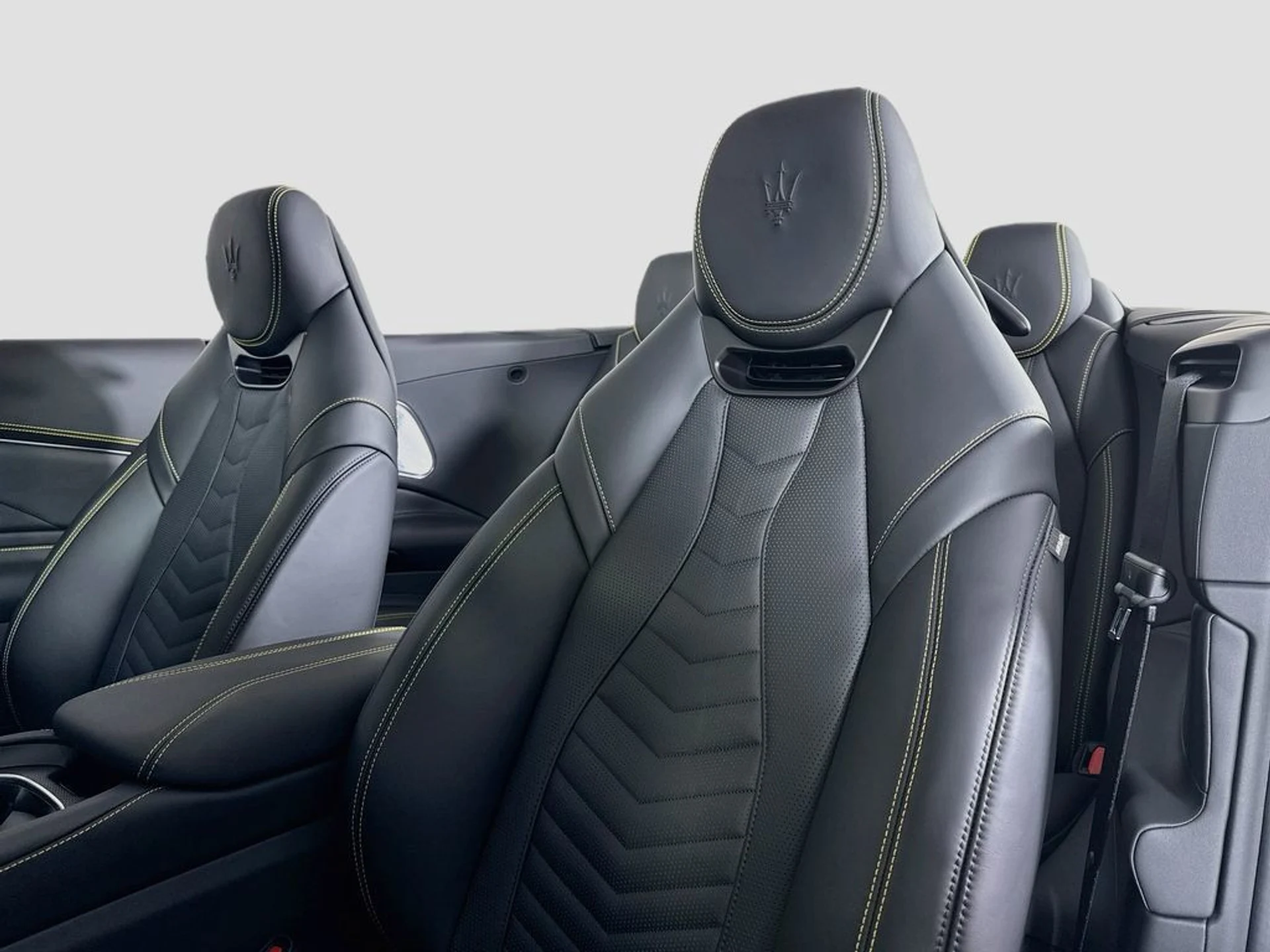 mph013_385837722_new_2026_maserati_grancabrio_convertible_11350_23036271_15_1024_ff280739cc