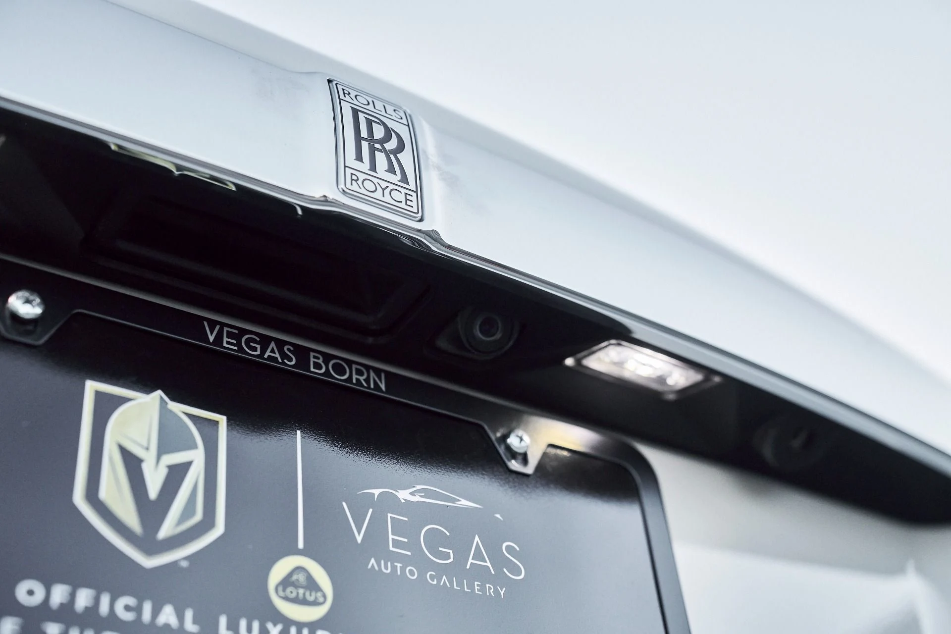 mph013_3868461358_Used_2017_Rolls_Royce_Dawn_Base_1764730538_fa9043e8ef