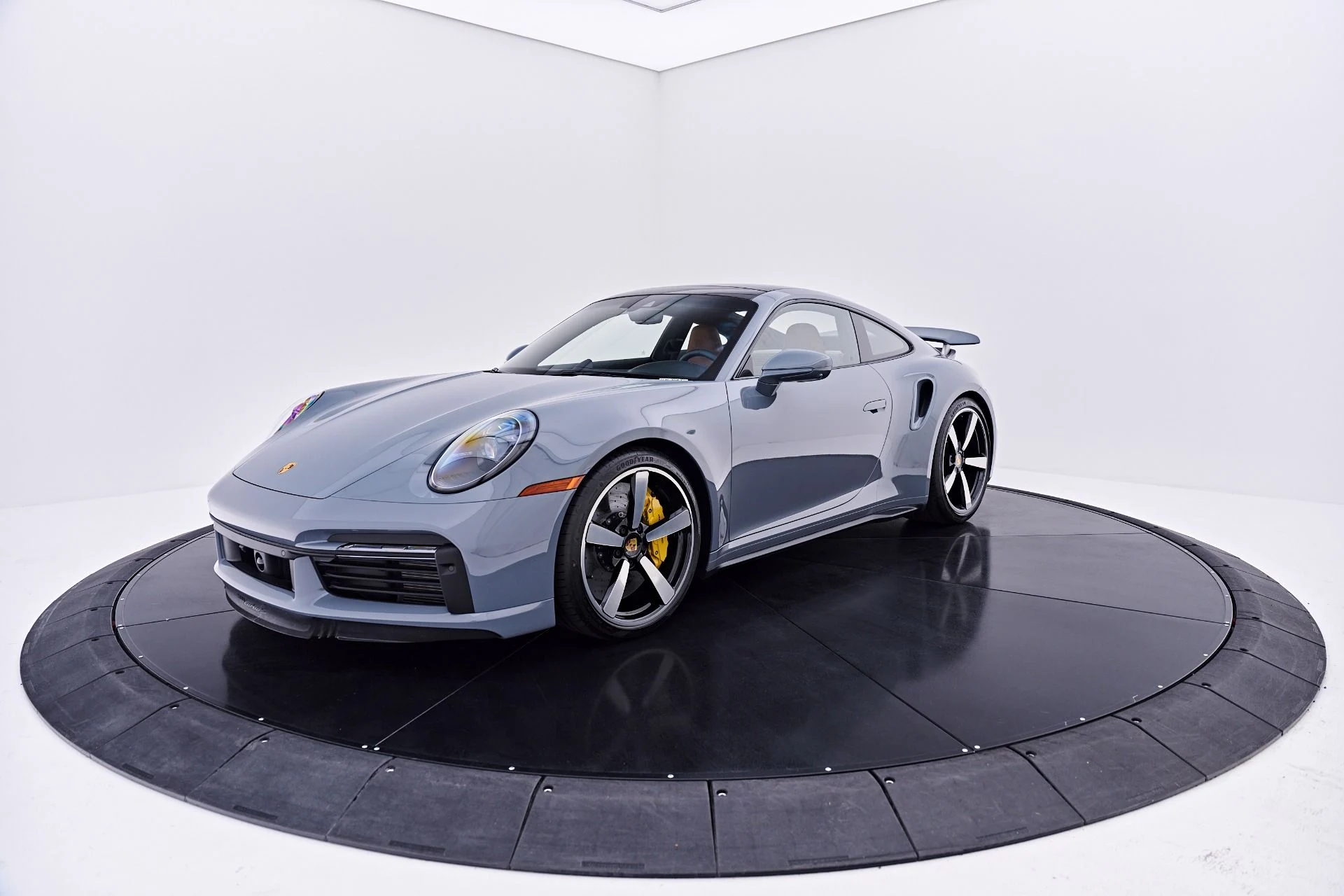 mph013_3875994301_Used_2023_Porsche_911_Turbo_S_1785208111_0ec19fc771
