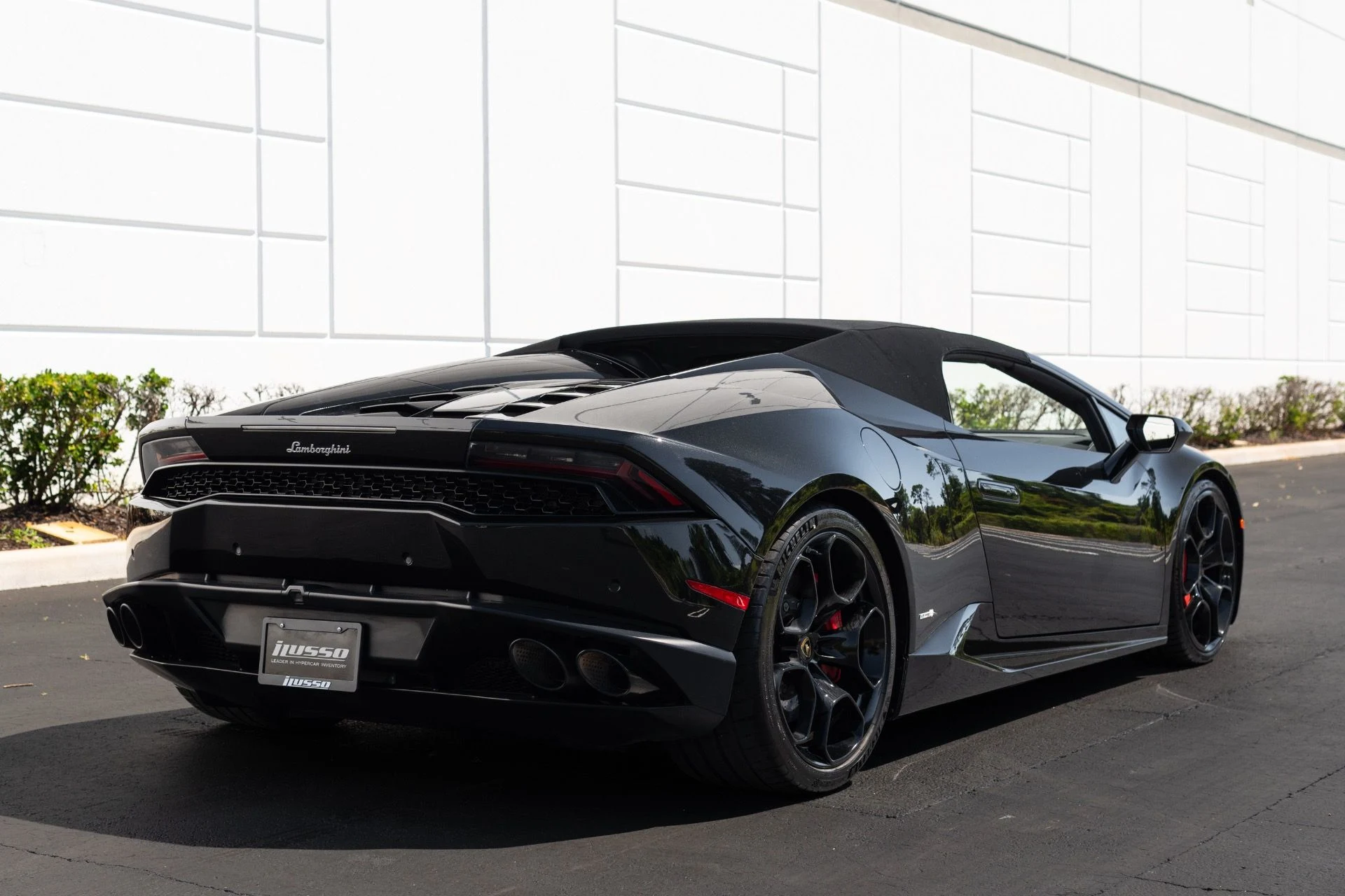 mph013_3876897414_Used_2017_Lamborghini_Huracan_LP_610_4_Spyder_1774364183_15d9b0f258