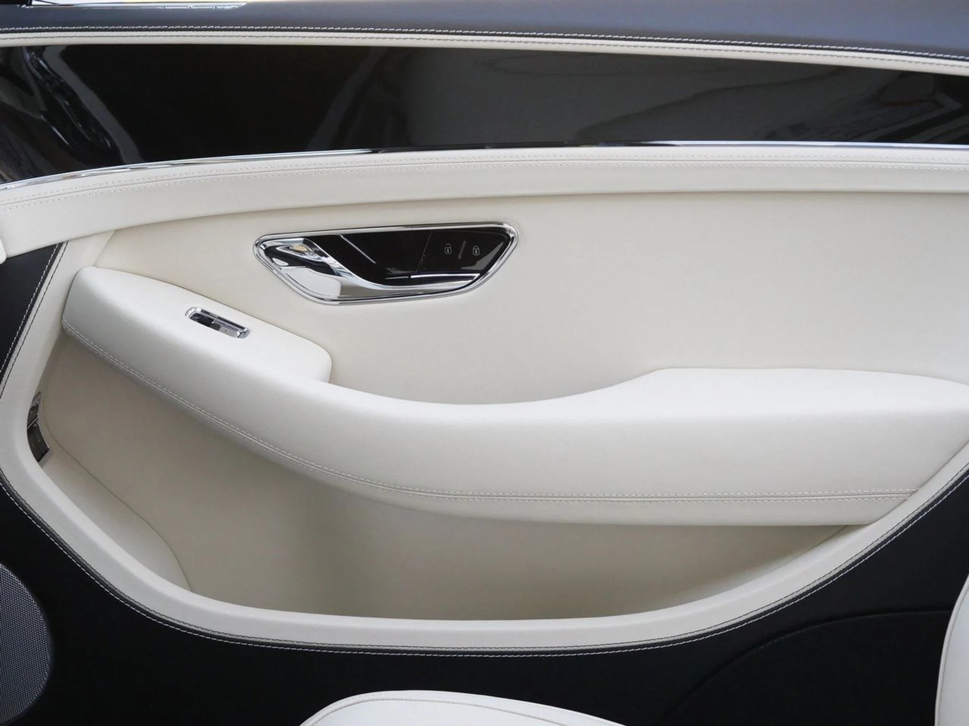 mph013_3879380486_a90409626a68b60a6f6f130650fbd569x_0b409eec90