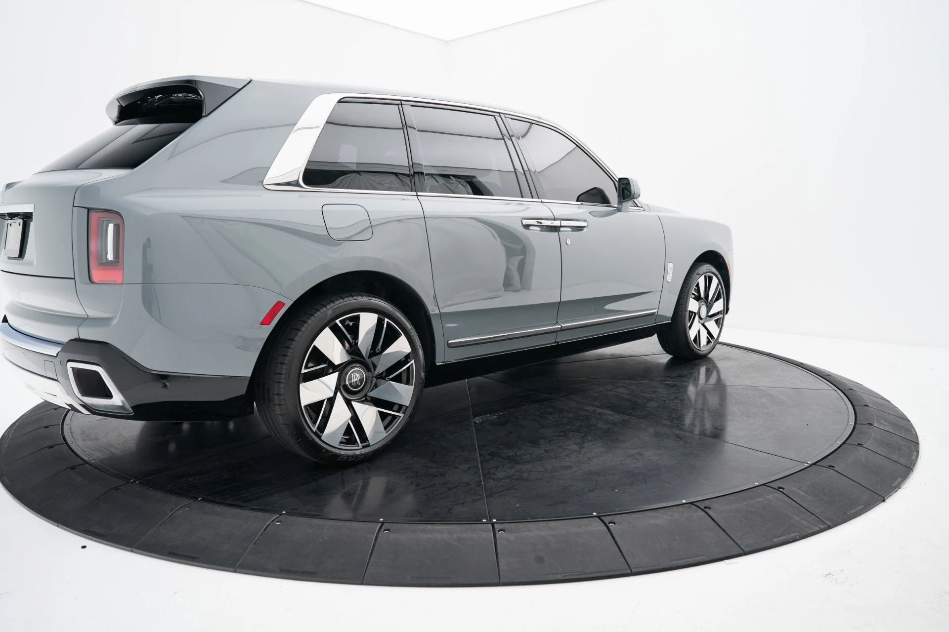 mph013_3885410936_Used_2025_Rolls_Royce_Cullinan_Base_1792628391_d2fffbbcb6