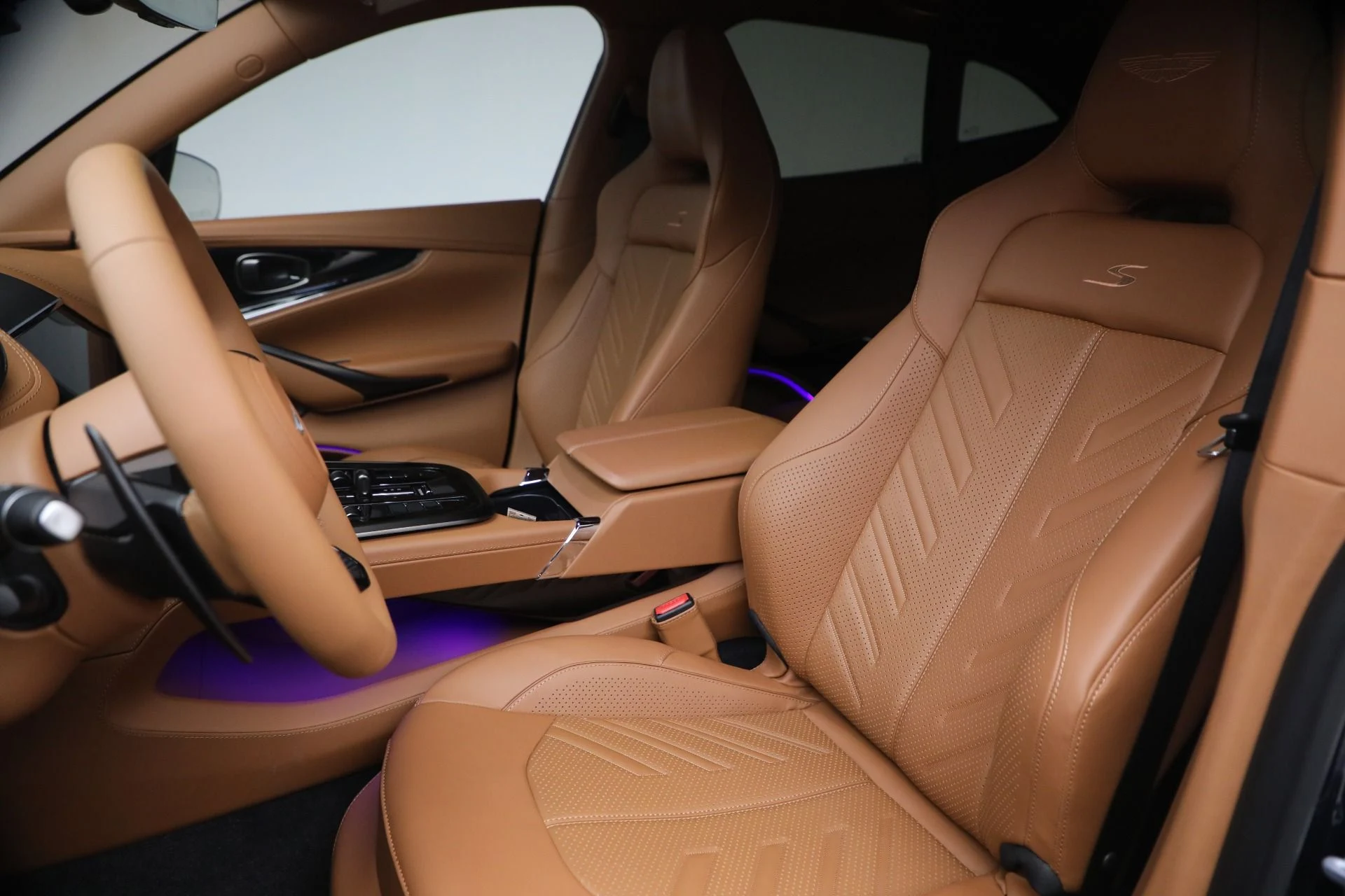 mph013_3899470128_New_2026_Aston_Martin_DBX_S_1792514618_153de4d5d5