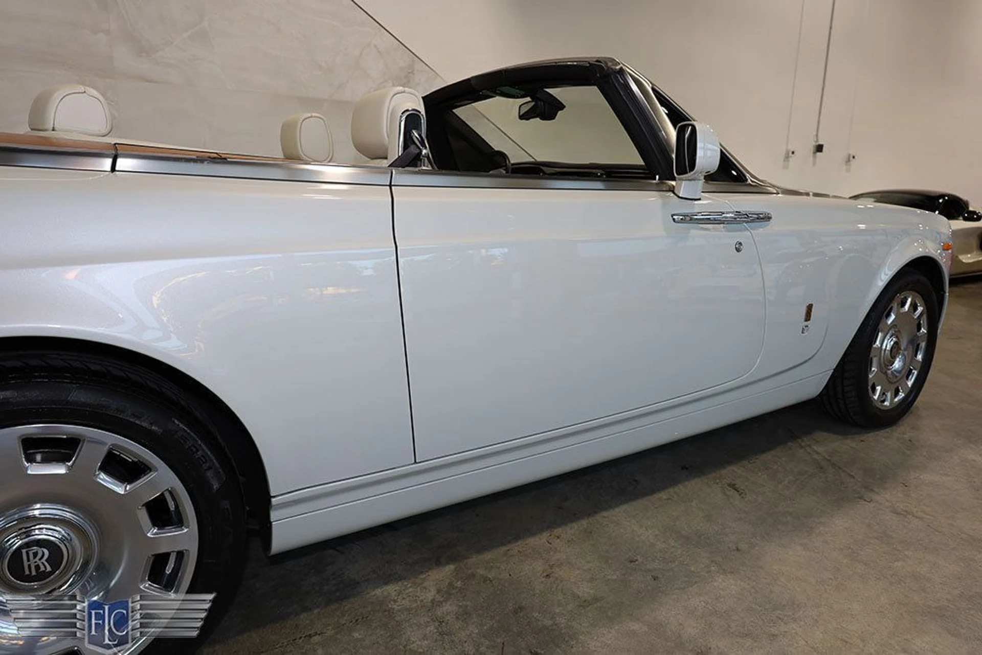 mph013_3901514990_used_2013_rolls_royce_phantom_drophead_coupe_9689_22223521_14_1024_e907144b89