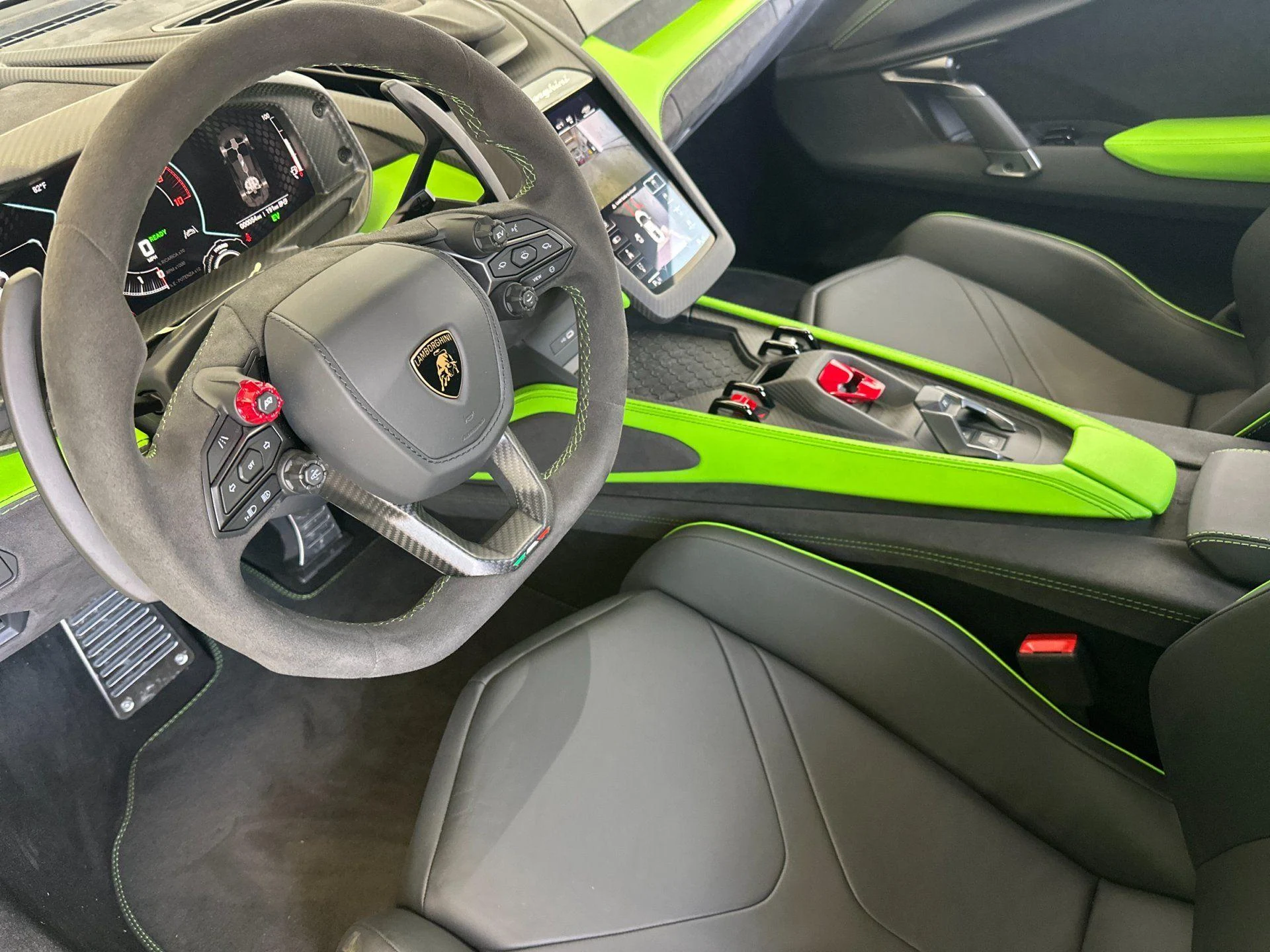 mph013_3912270322_New_2026_Lamborghini_Revuelto_Coupe_1781861199_680b328b0d