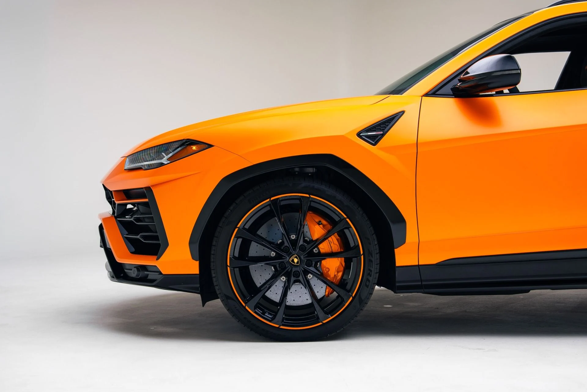 mph013_3916951765_Used_2022_Lamborghini_Urus_1765496956_1c05aec78b
