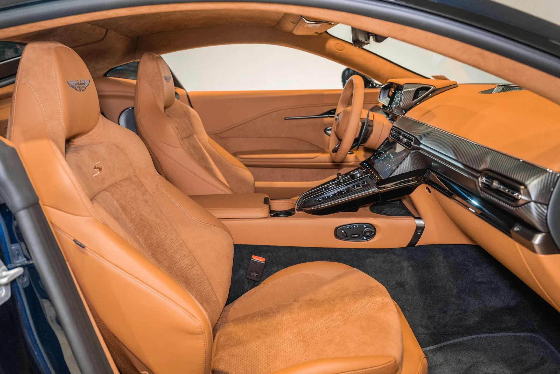 mph013_3920116213_New_2026_Aston_Martin_Vantage_S_1778078378_6dcb3b7b2e