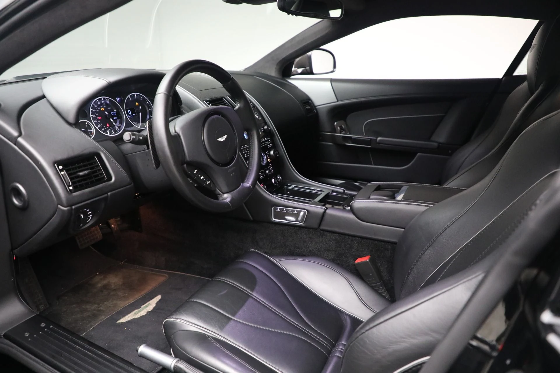 mph013_3923969546_Used_2015_Aston_Martin_DB_9_Carbon_Edition_655d196ff4
