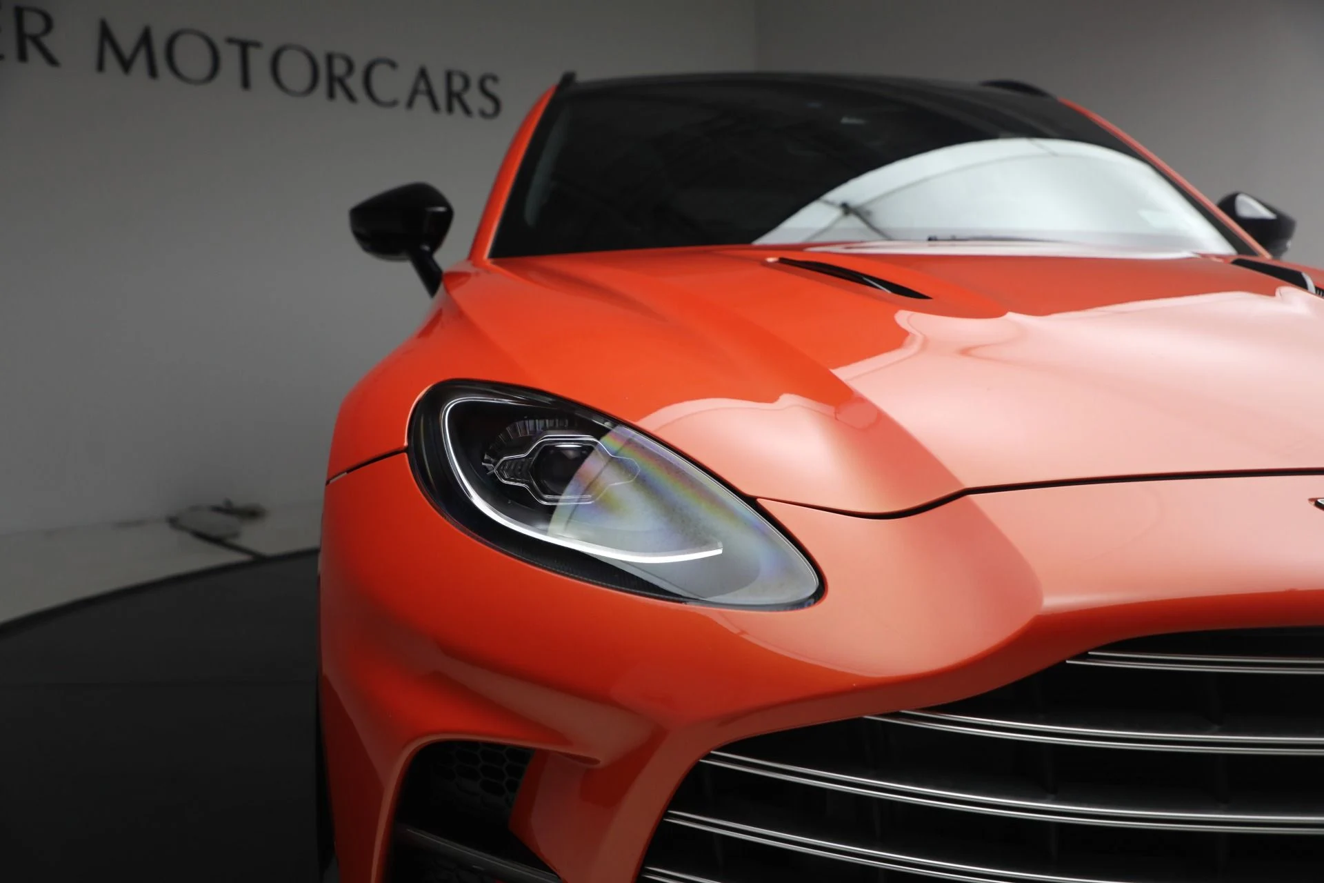 mph013_3924936276_Used_2023_Aston_Martin_DBX_707_1764179336_3477b76d04