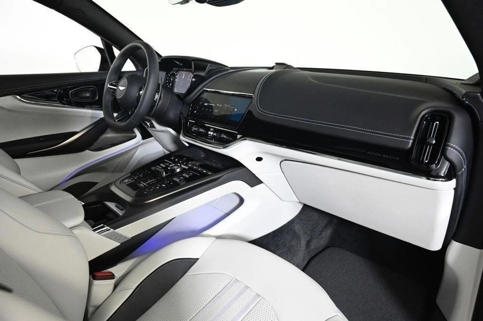 mph013_3925128033_new_2025_aston_martin_dbx_707awd_11350_22854859_13_1024_a66b25bb19