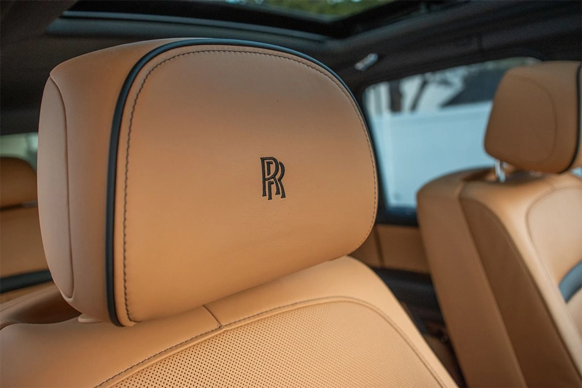 mph013_3931207527_Used_2019_Rolls_Royce_Cullinan_1739029975_dc6b2d5bf7