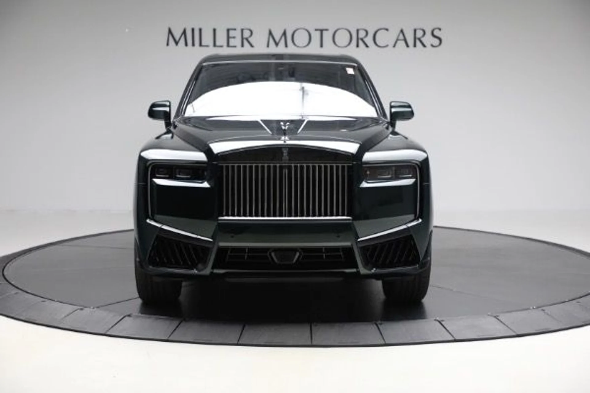 mph013_3934180915_New_2025_Rolls_Royce_Black_Badge_Cullinan_e8a0aefc0c